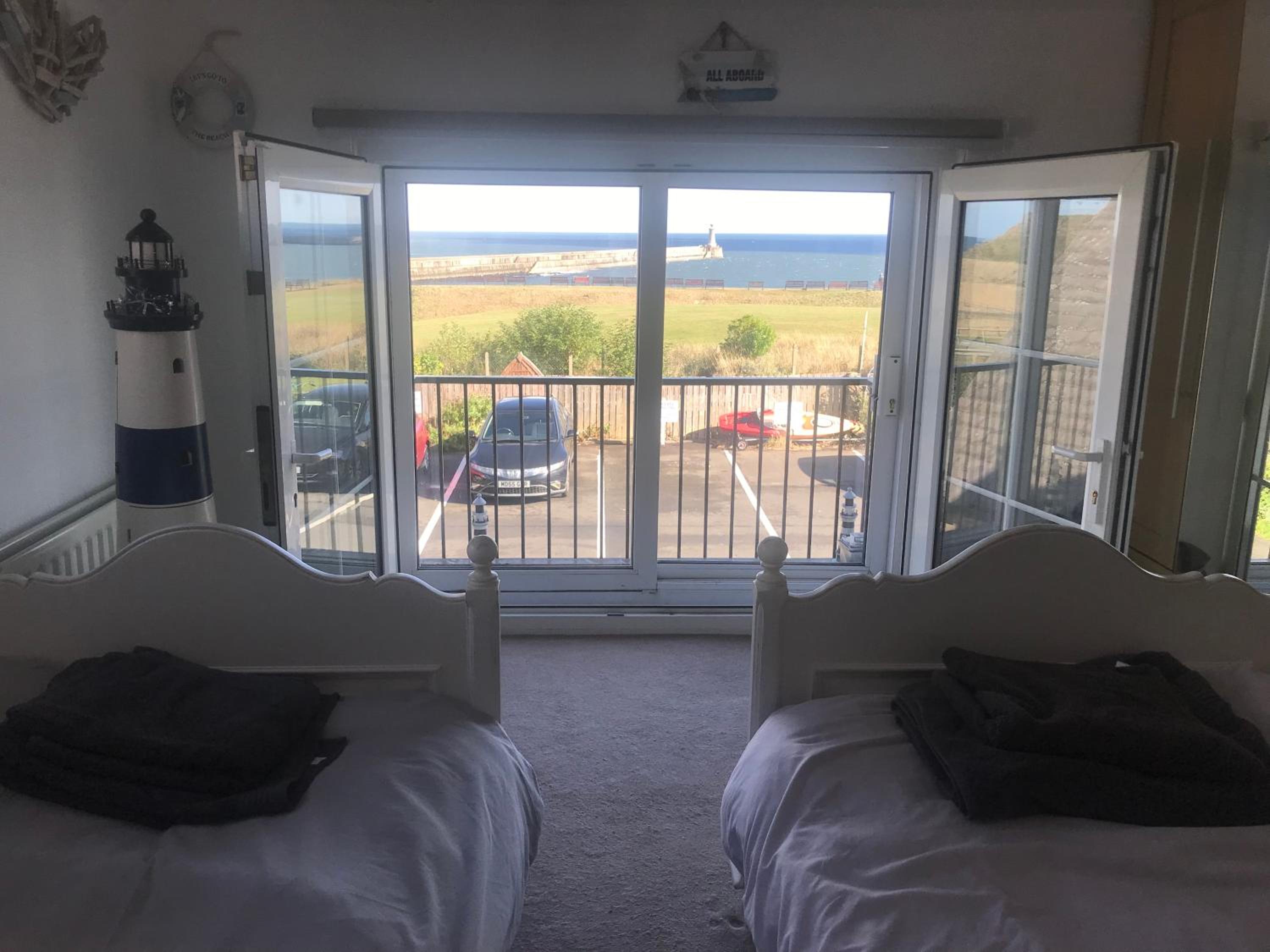 Deluxe Twin Room - Photo 2