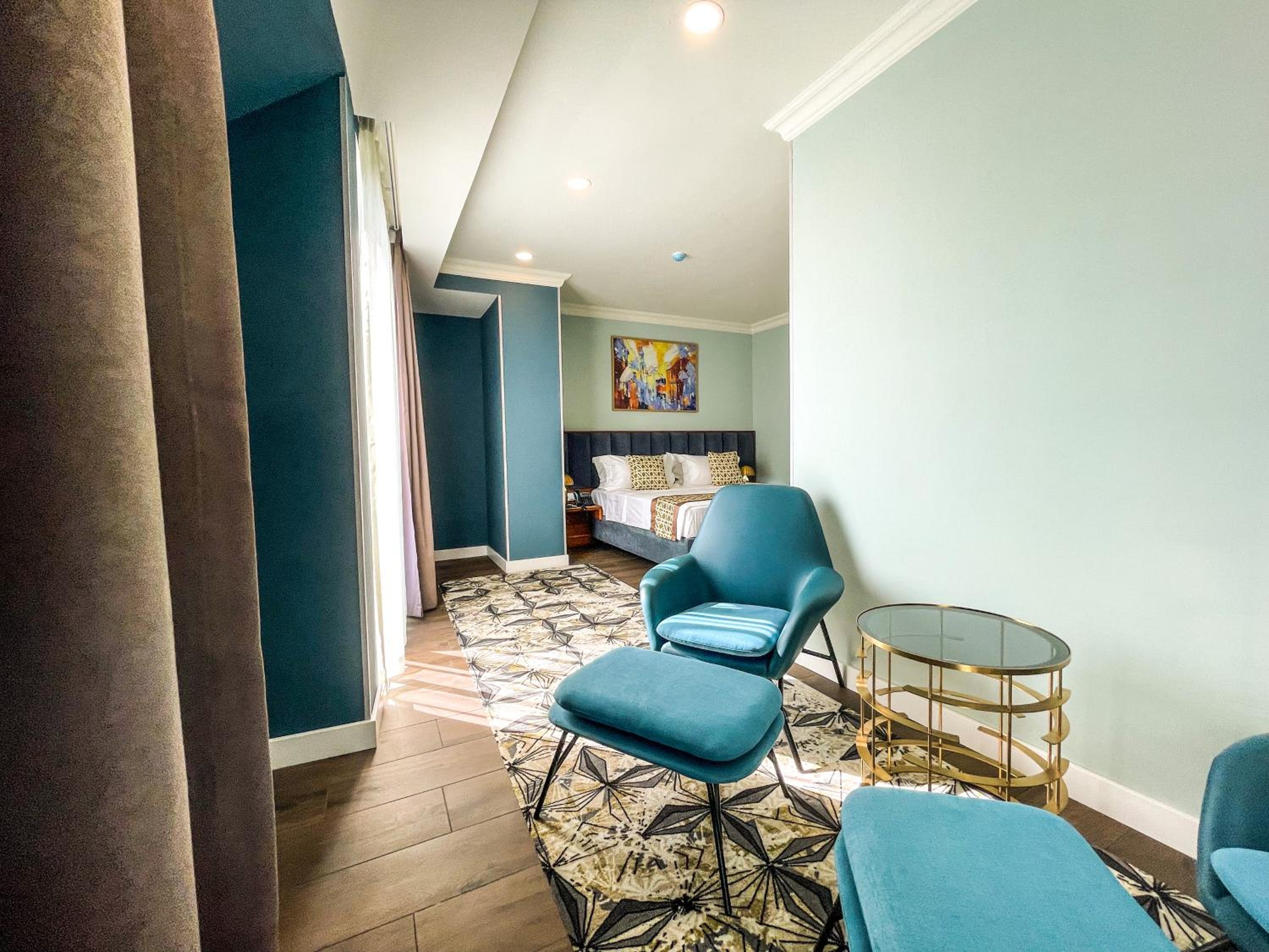 Junior Suite with Balcony - Photo 6