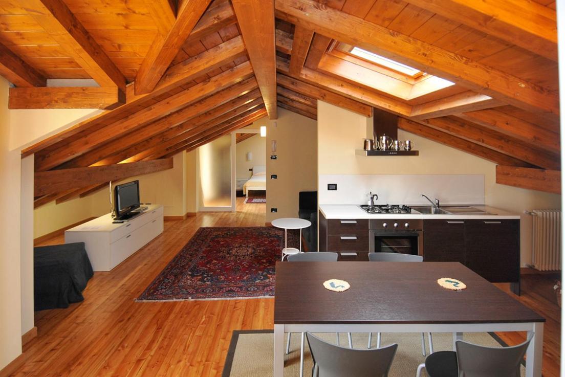 One-Bedroom Apartment with Lake View - Annex - Photo 25