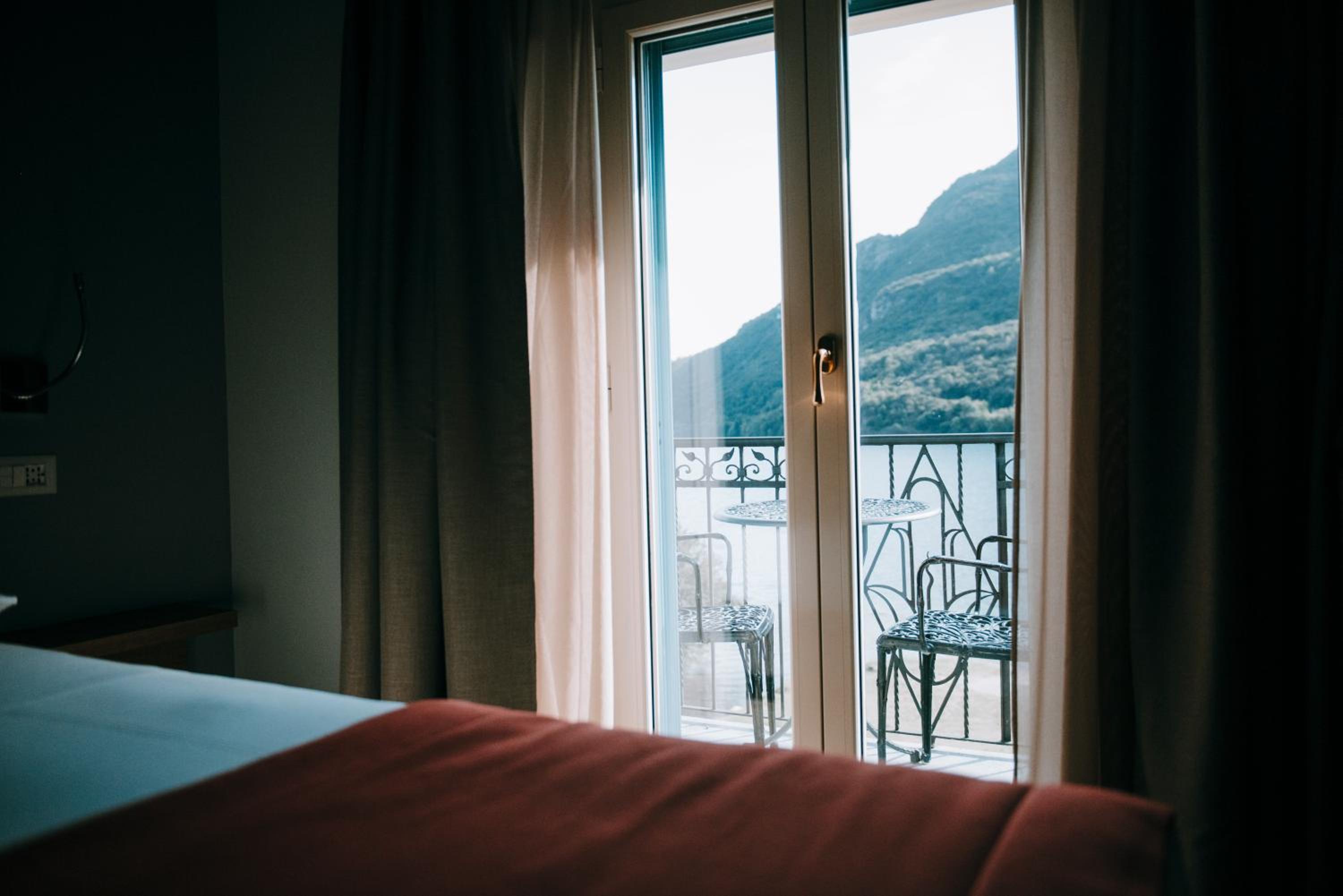 Double Room with Lake View - Photo 13