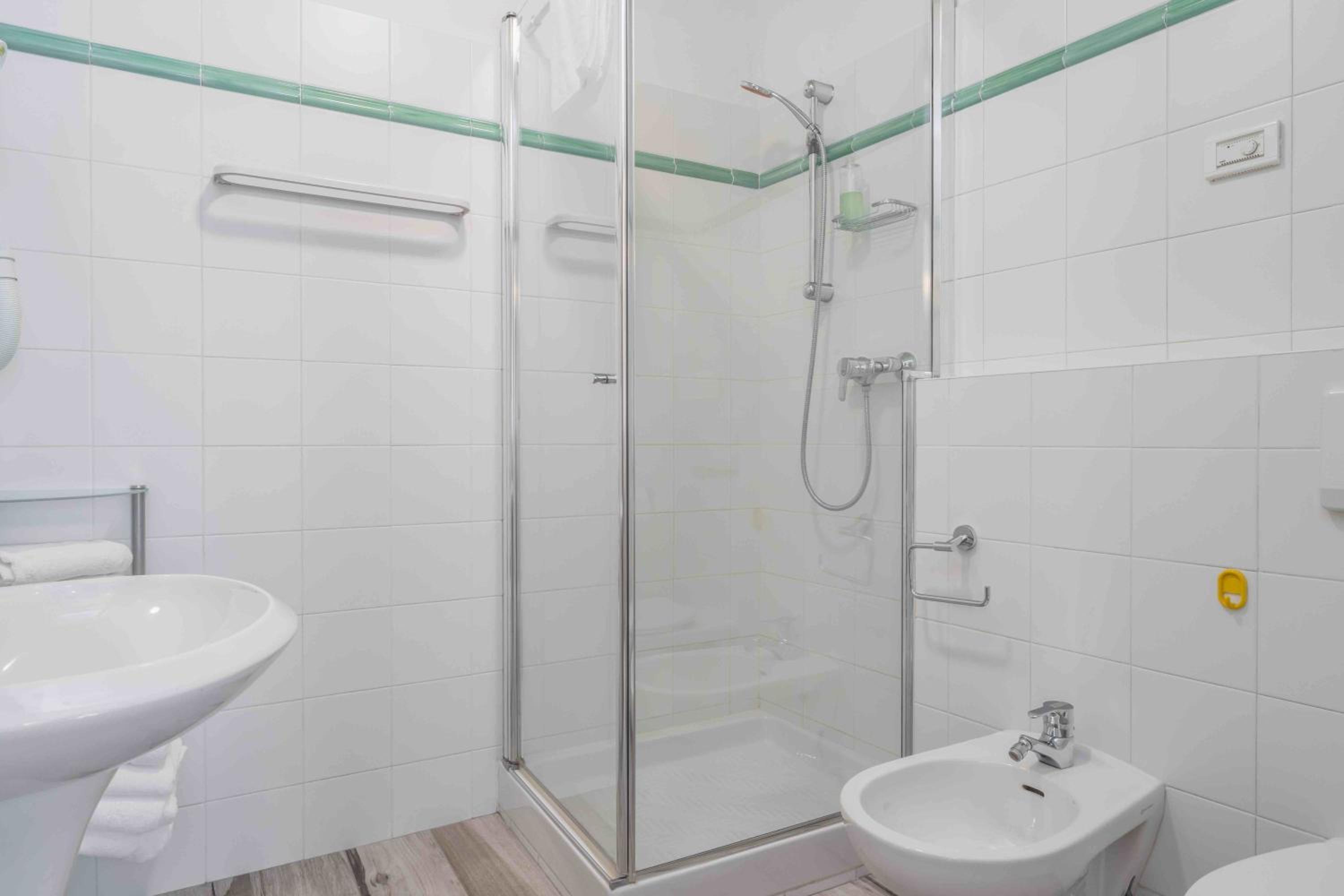 Apartment with Balcony - Photo 4