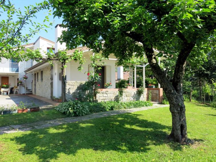 Three-Bedroom House photo 2
