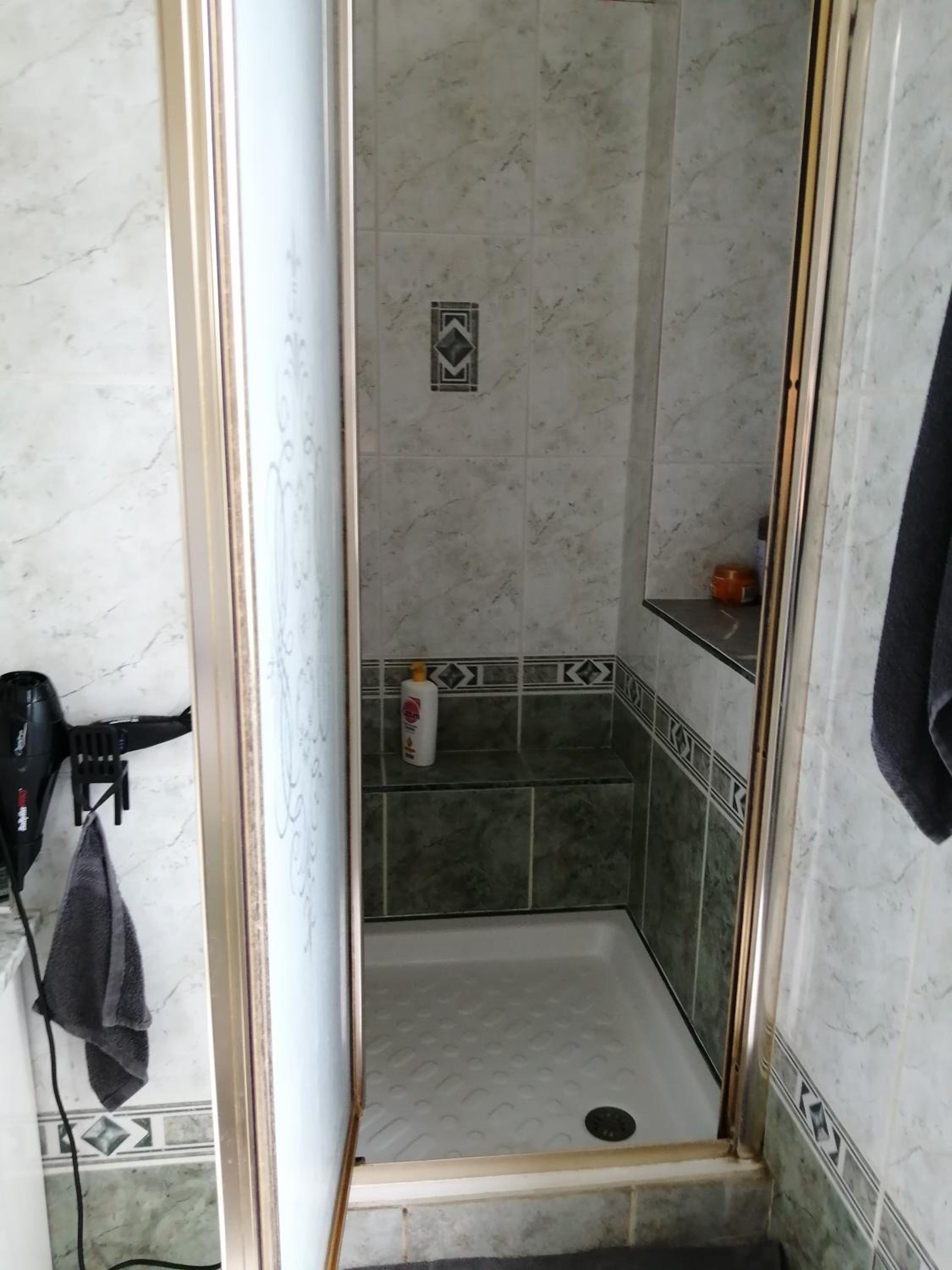 Double Room - Photo 9