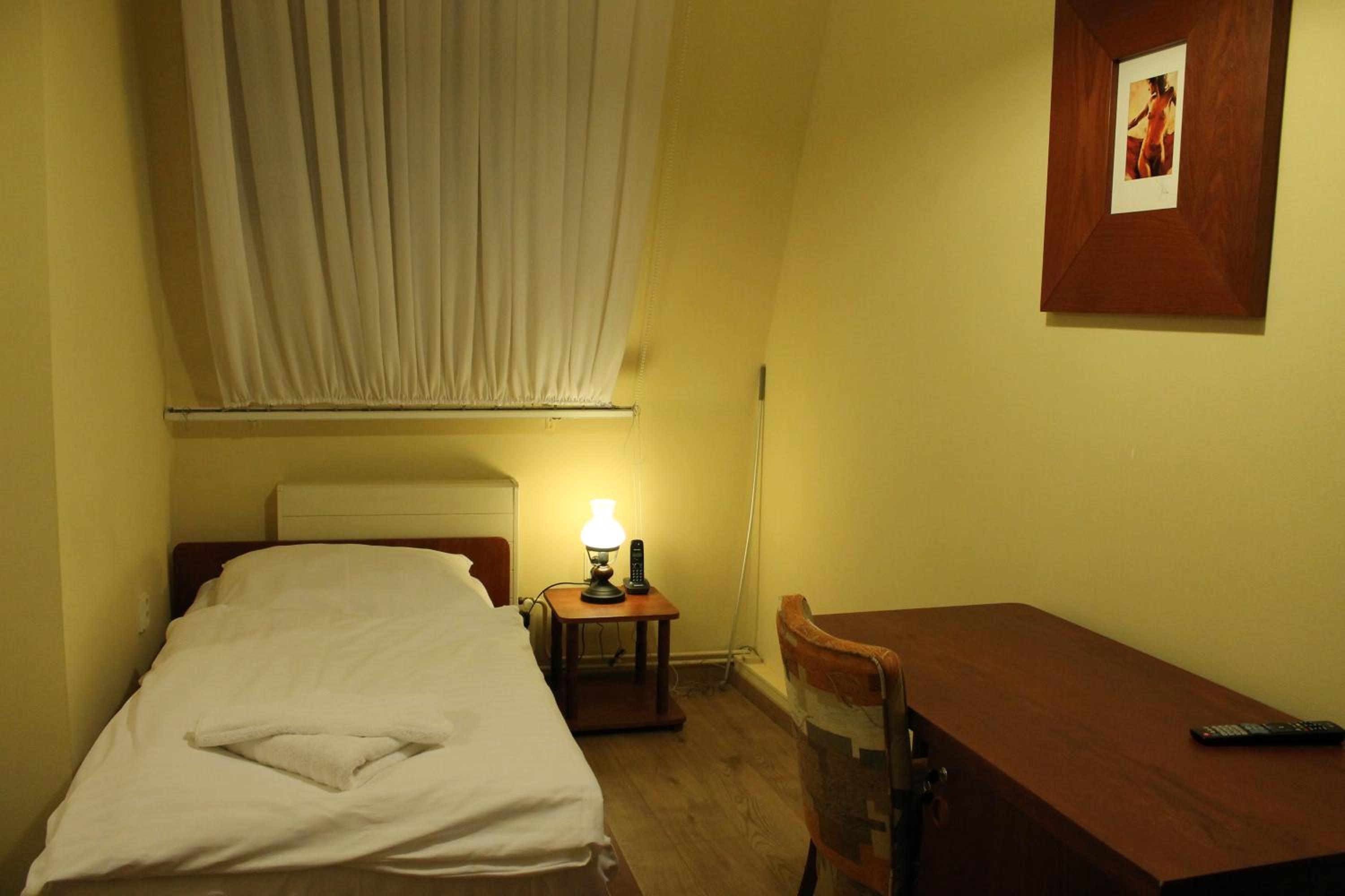 Standard Twin Room - Photo 3