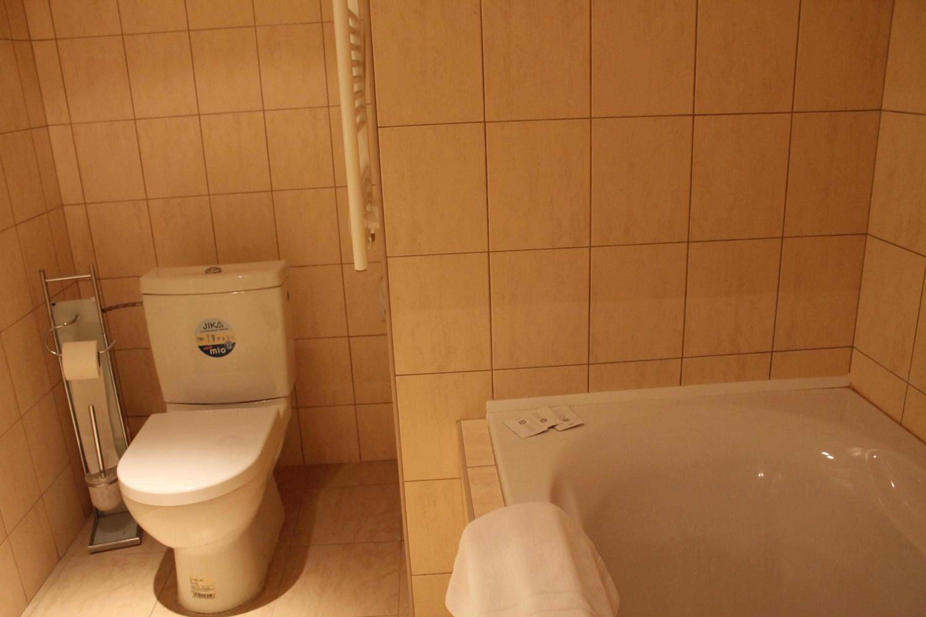 Standard Twin Room - Photo 5