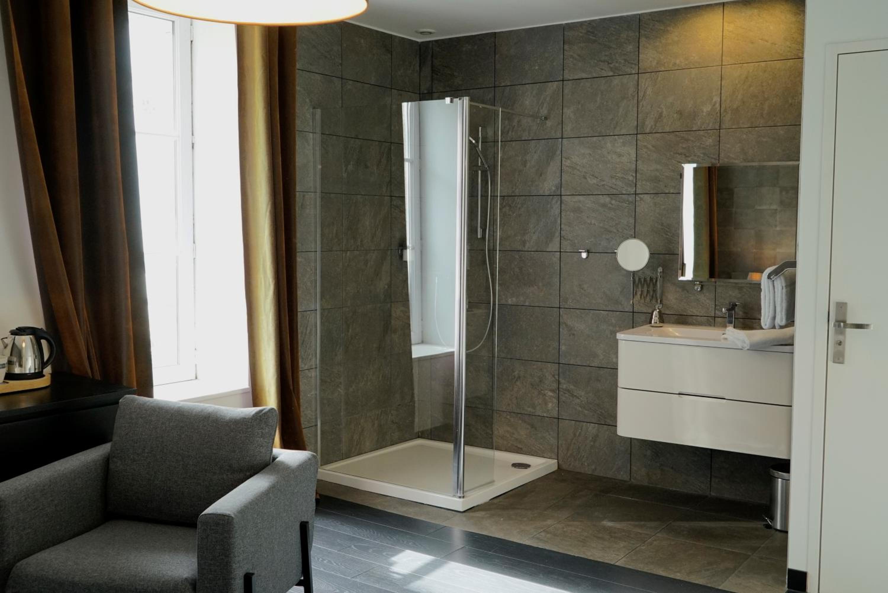 Double Room with Private Bathroom - Photo 7