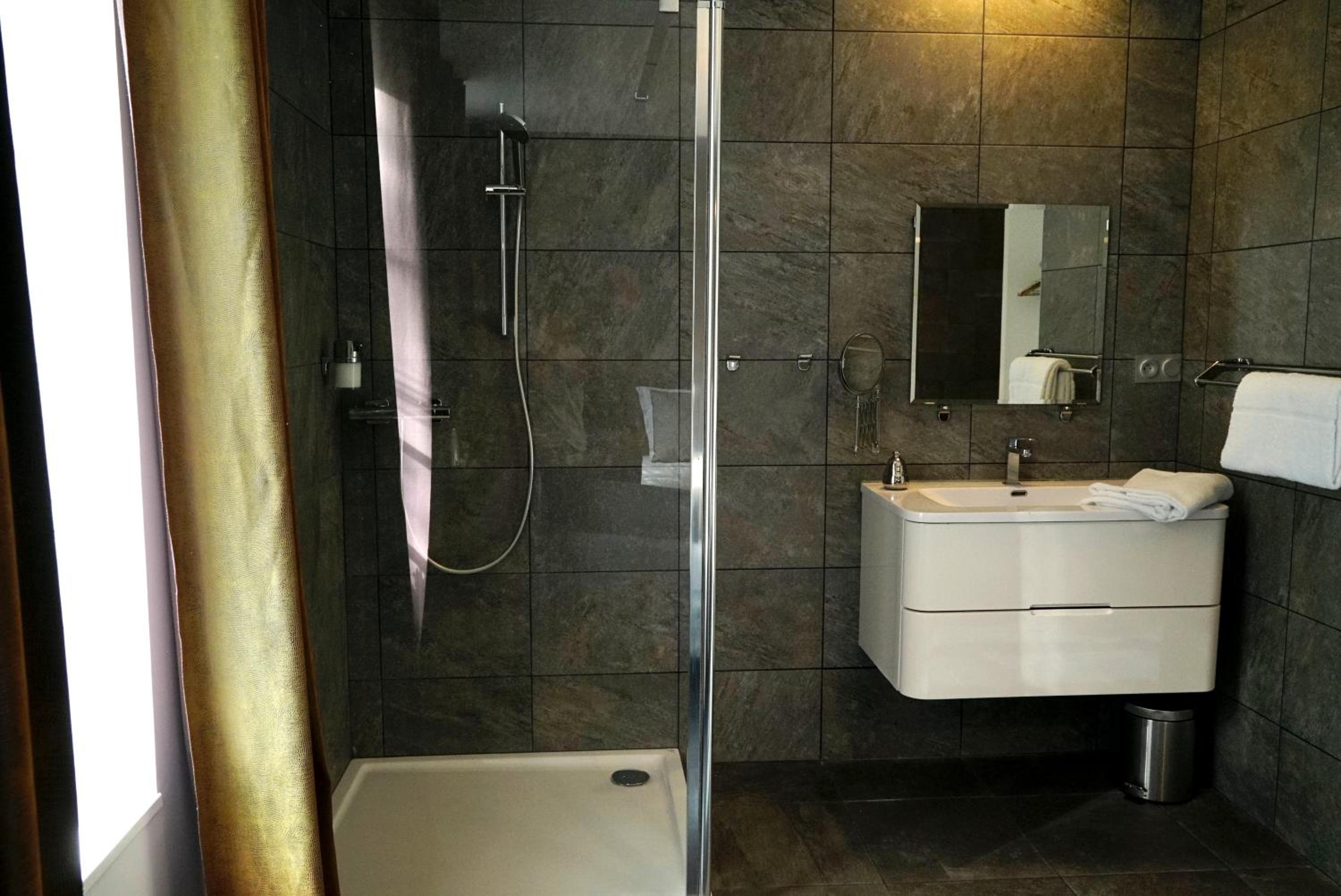 Double Room with Private Bathroom - Photo 5