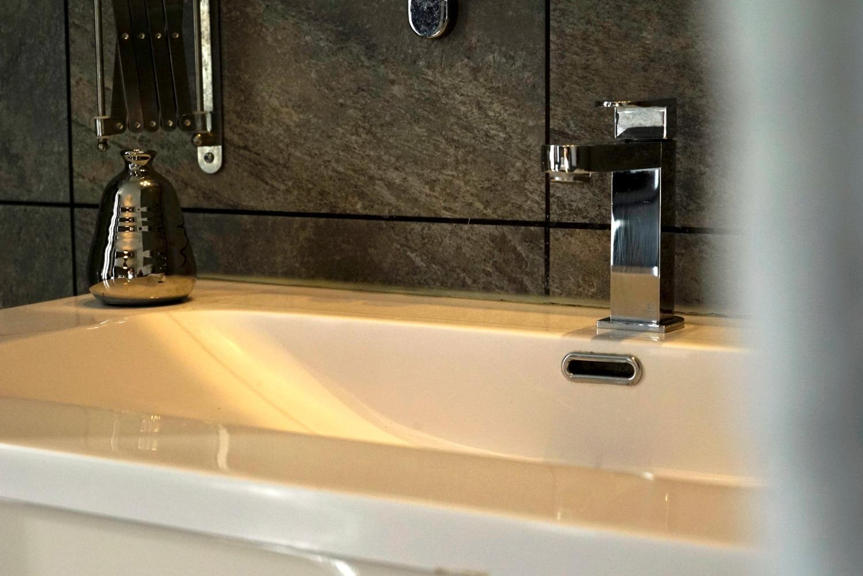 Double Room with Private Bathroom - Photo 6