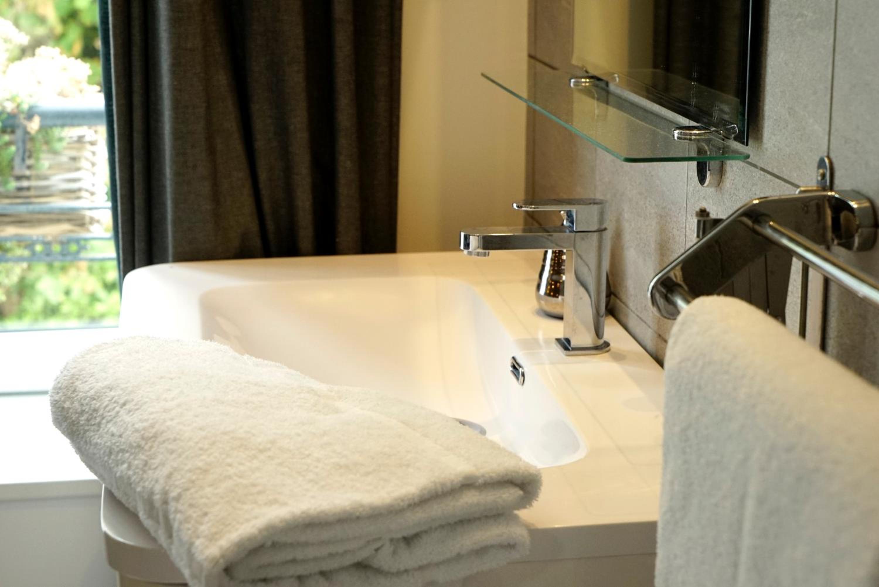 Two-Bedroom Suite - Photo 4