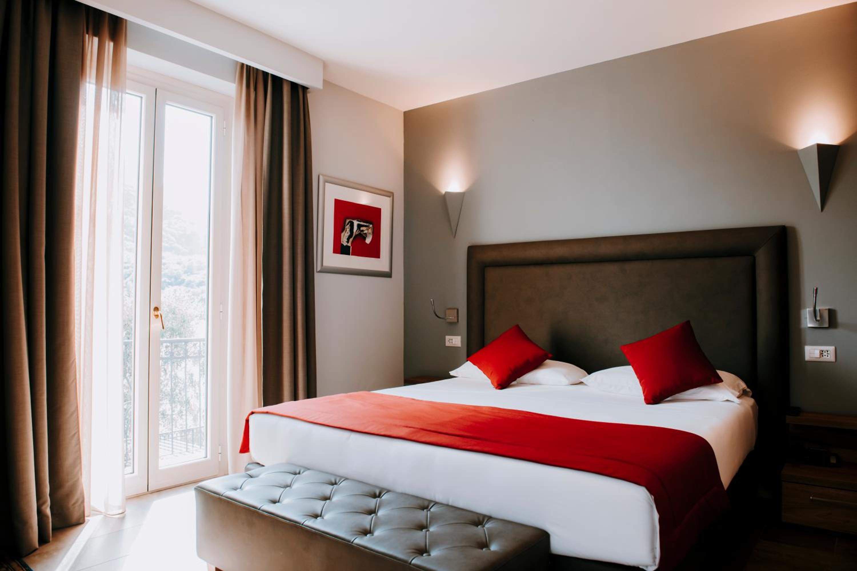 Double Room with Lake View - Photo 10