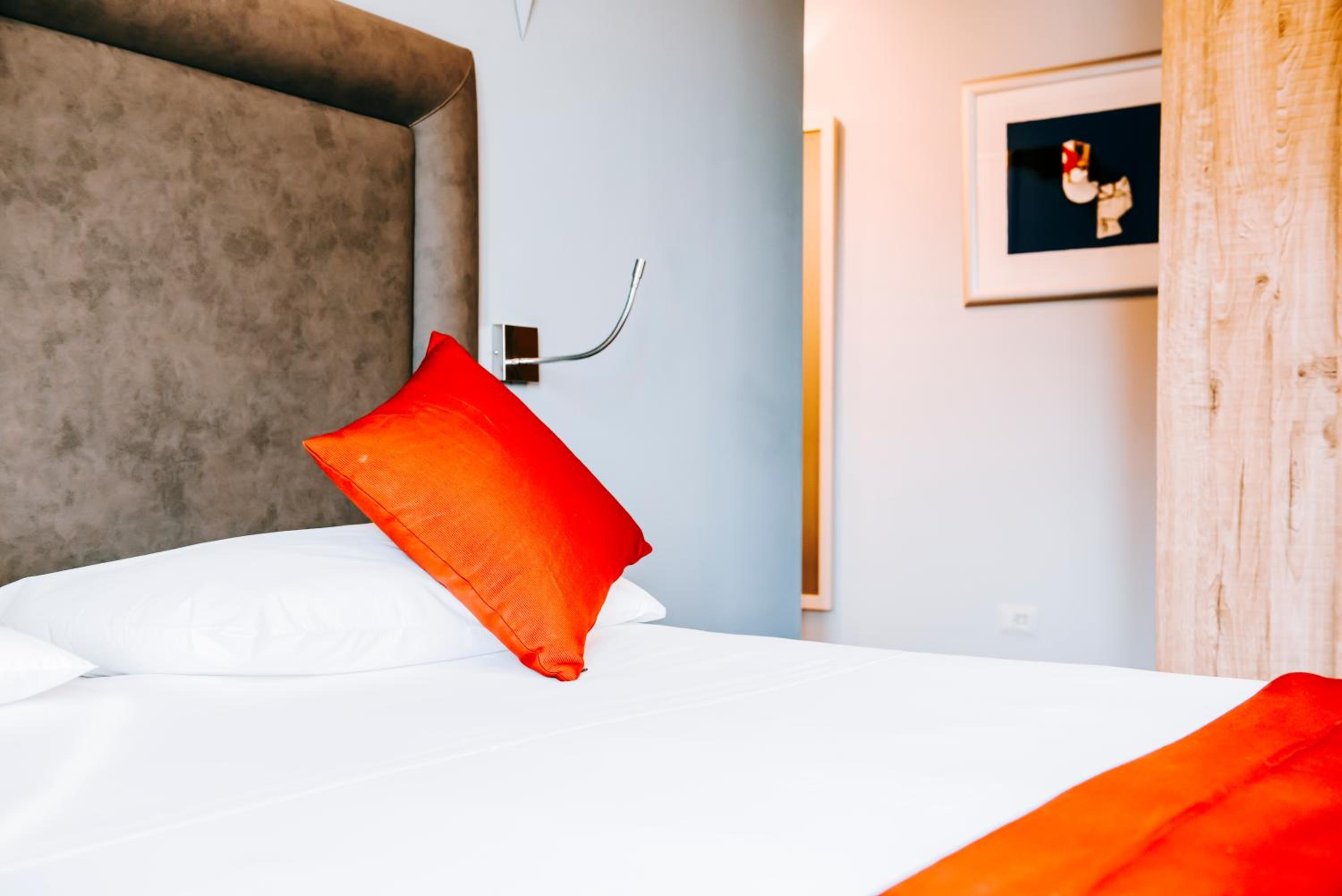 Double Room with Lake View - Photo 9