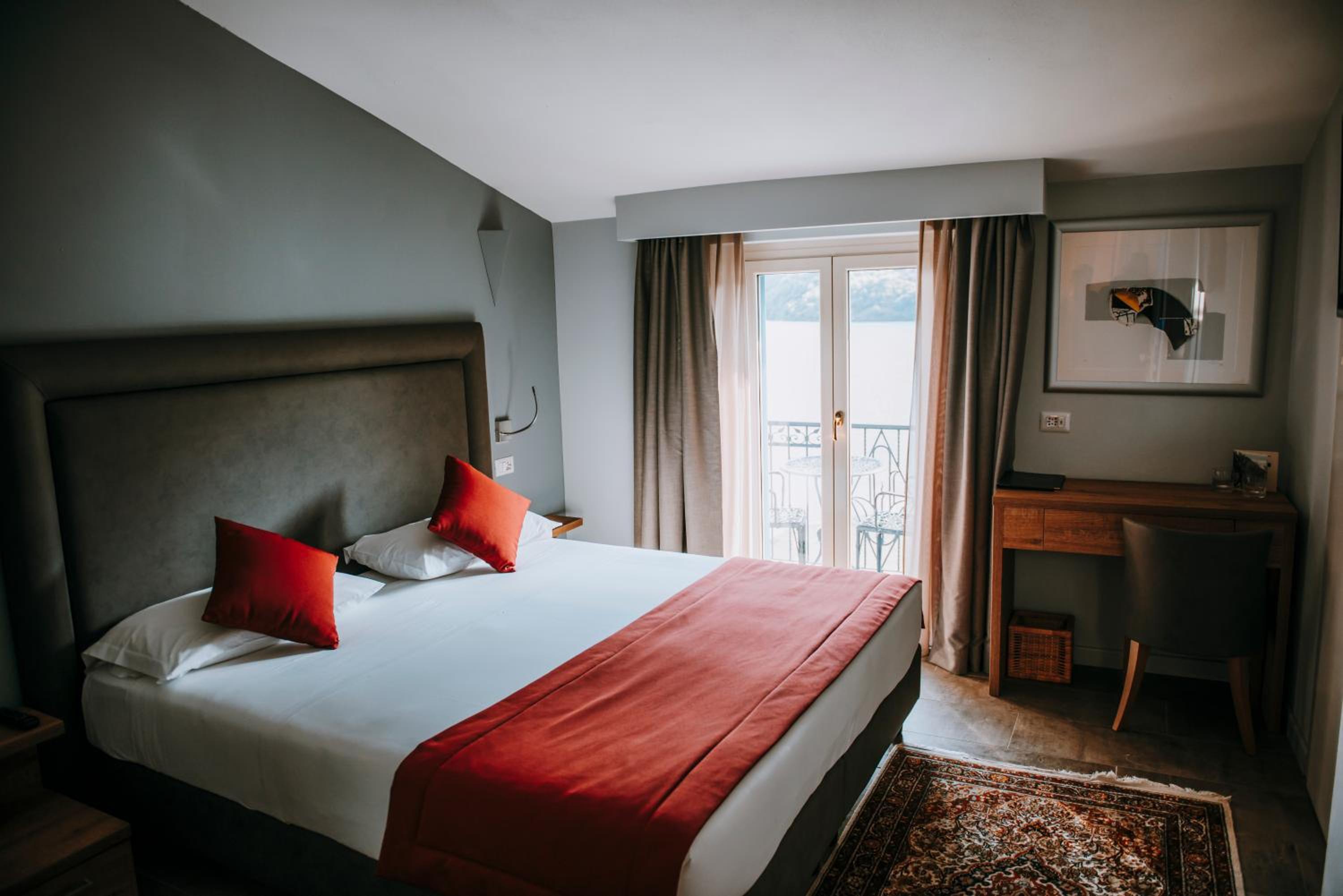 Double Room with Lake View - Photo 5