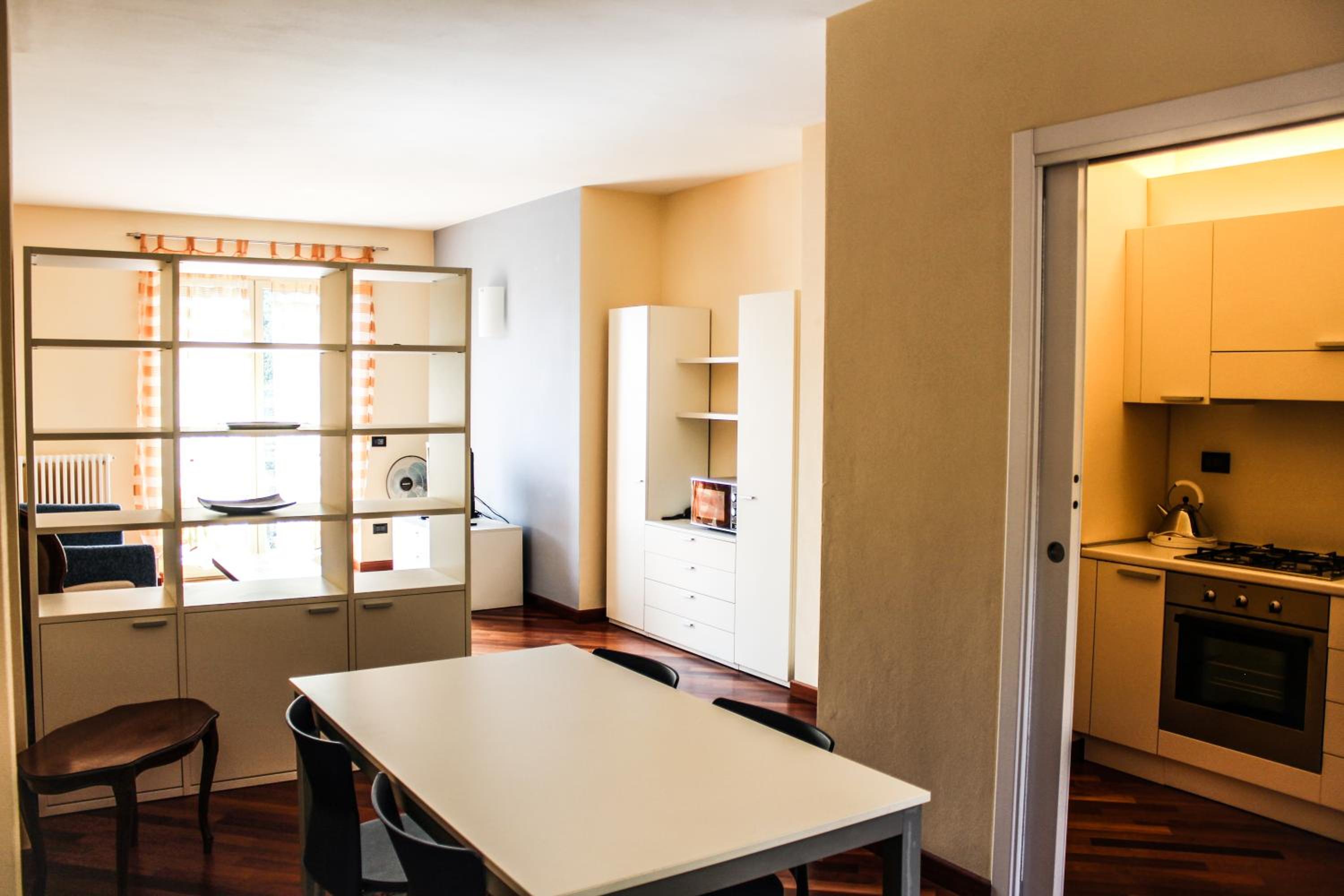 One-Bedroom Apartment with Lake View - Annex - Photo 2
