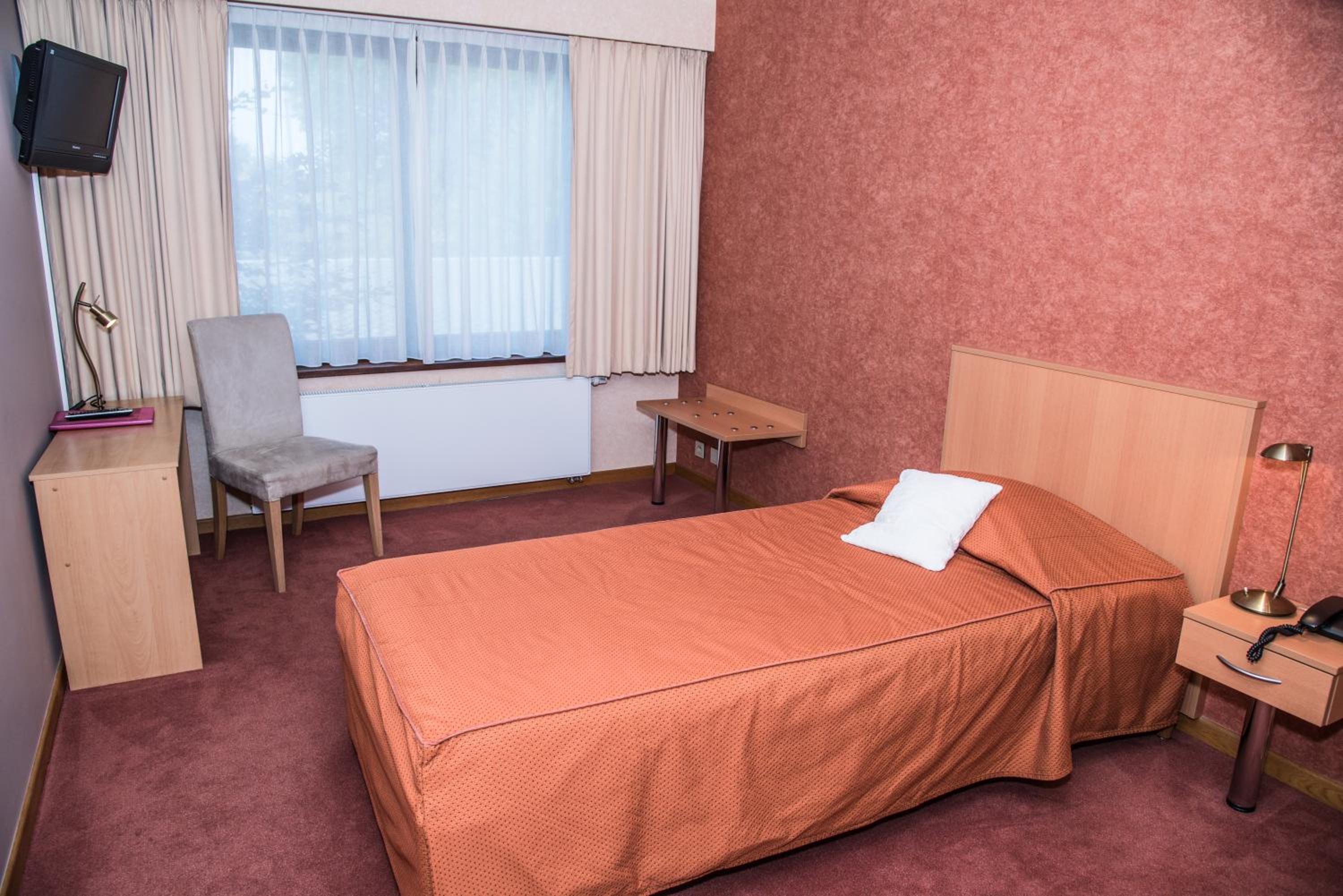 Single Room with Bathroom photo 1