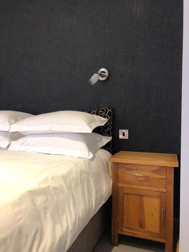 Large Double Room - Photo 7
