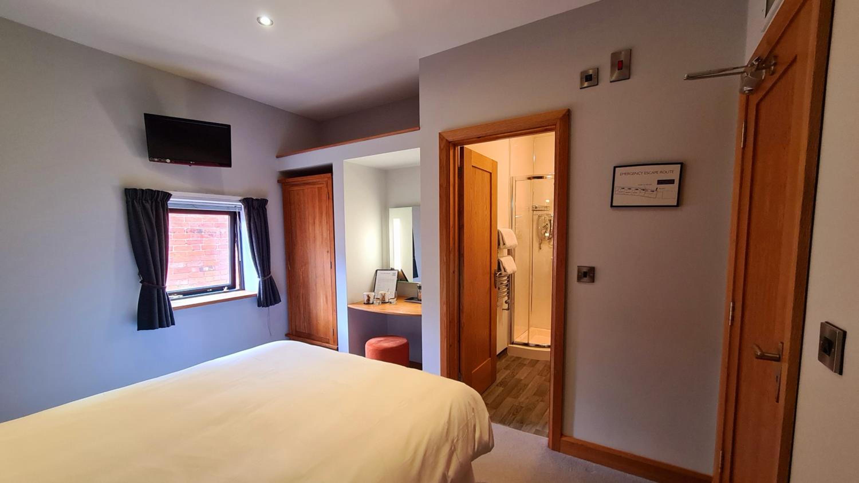 Large Double Room - Photo 8