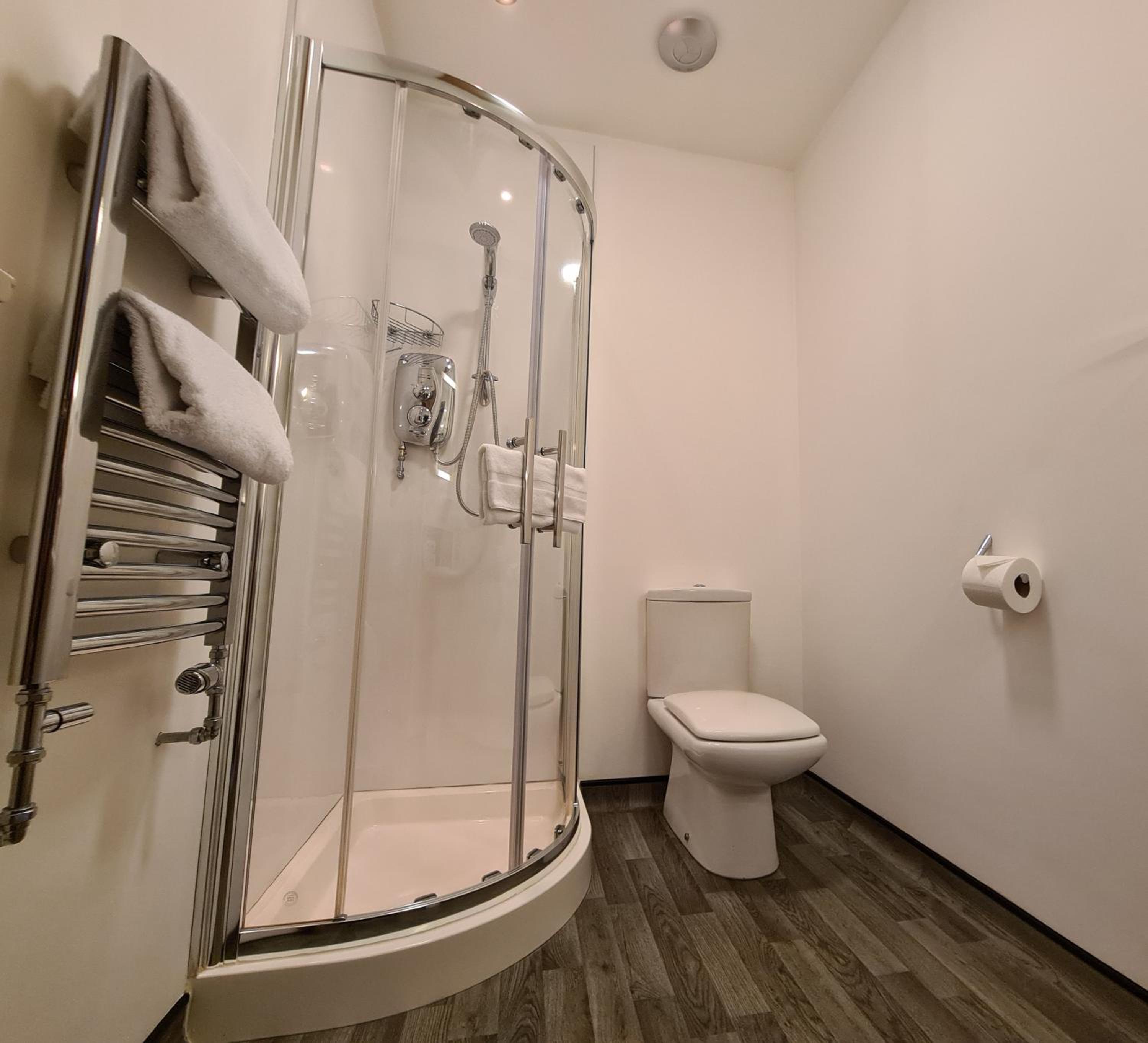 Large Double Room - Photo 4