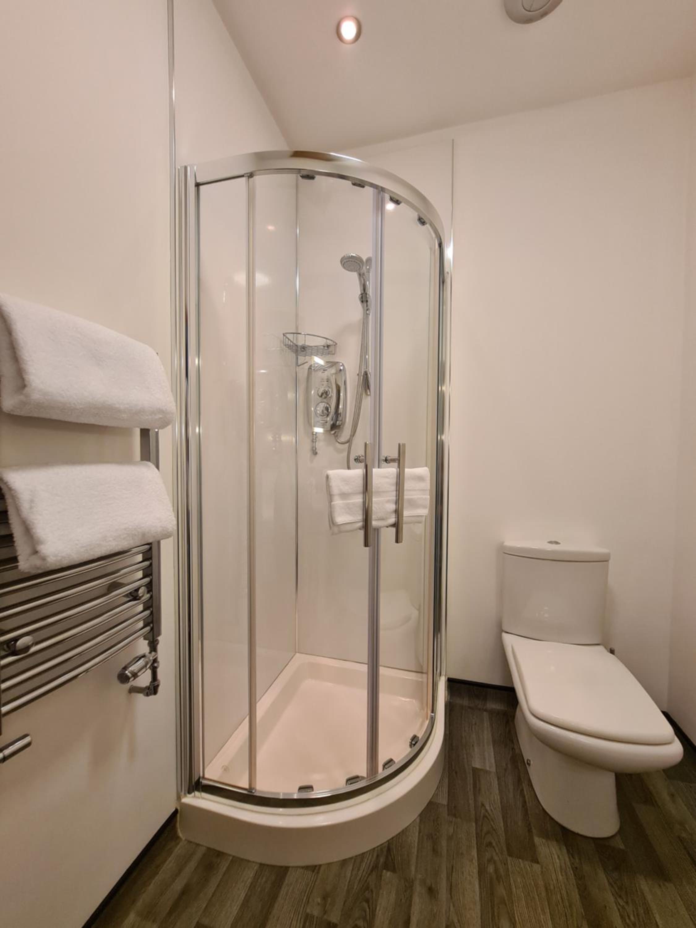 Large Double Room - Photo 5