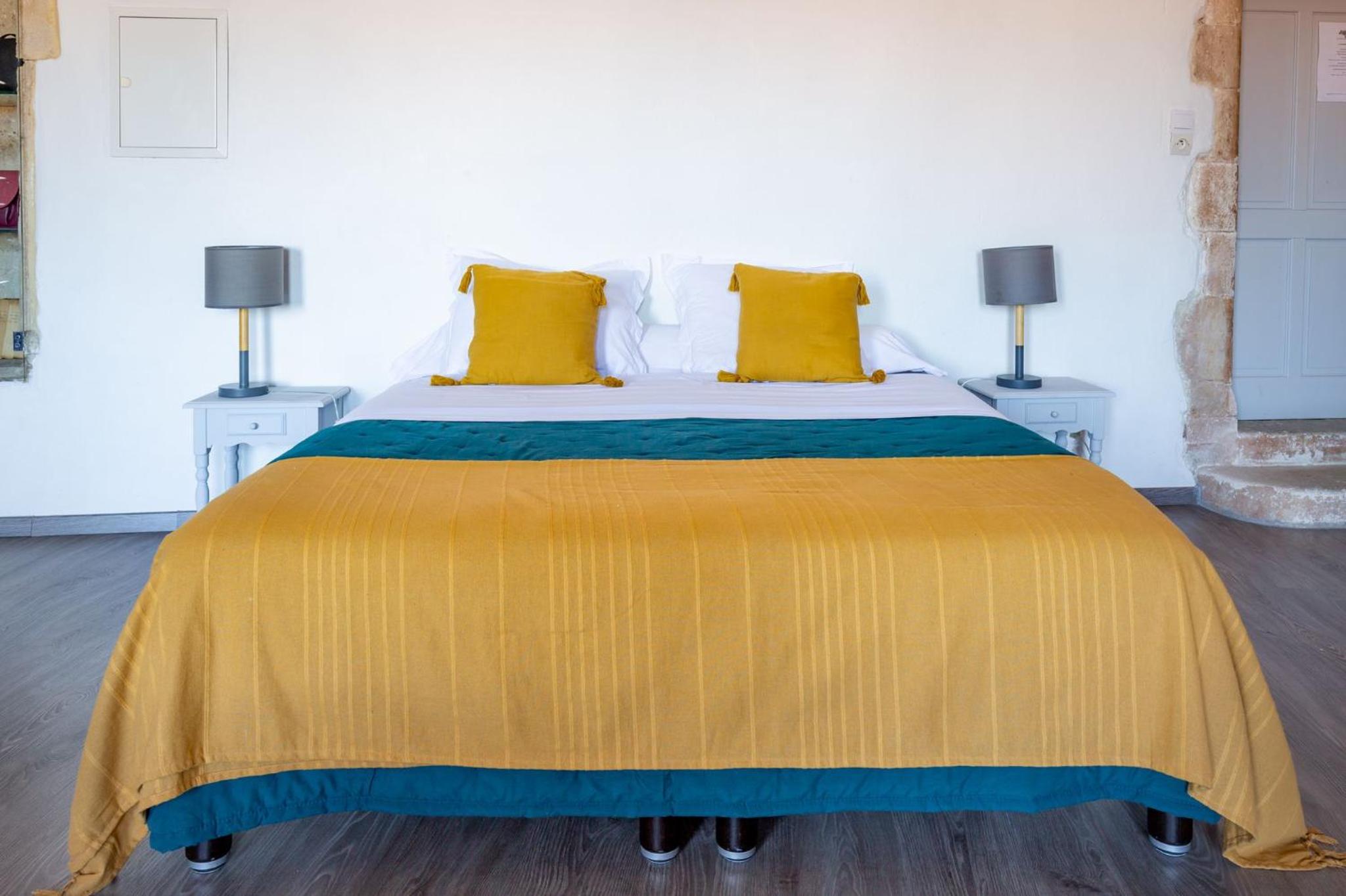 Large Double Room - Photo 7