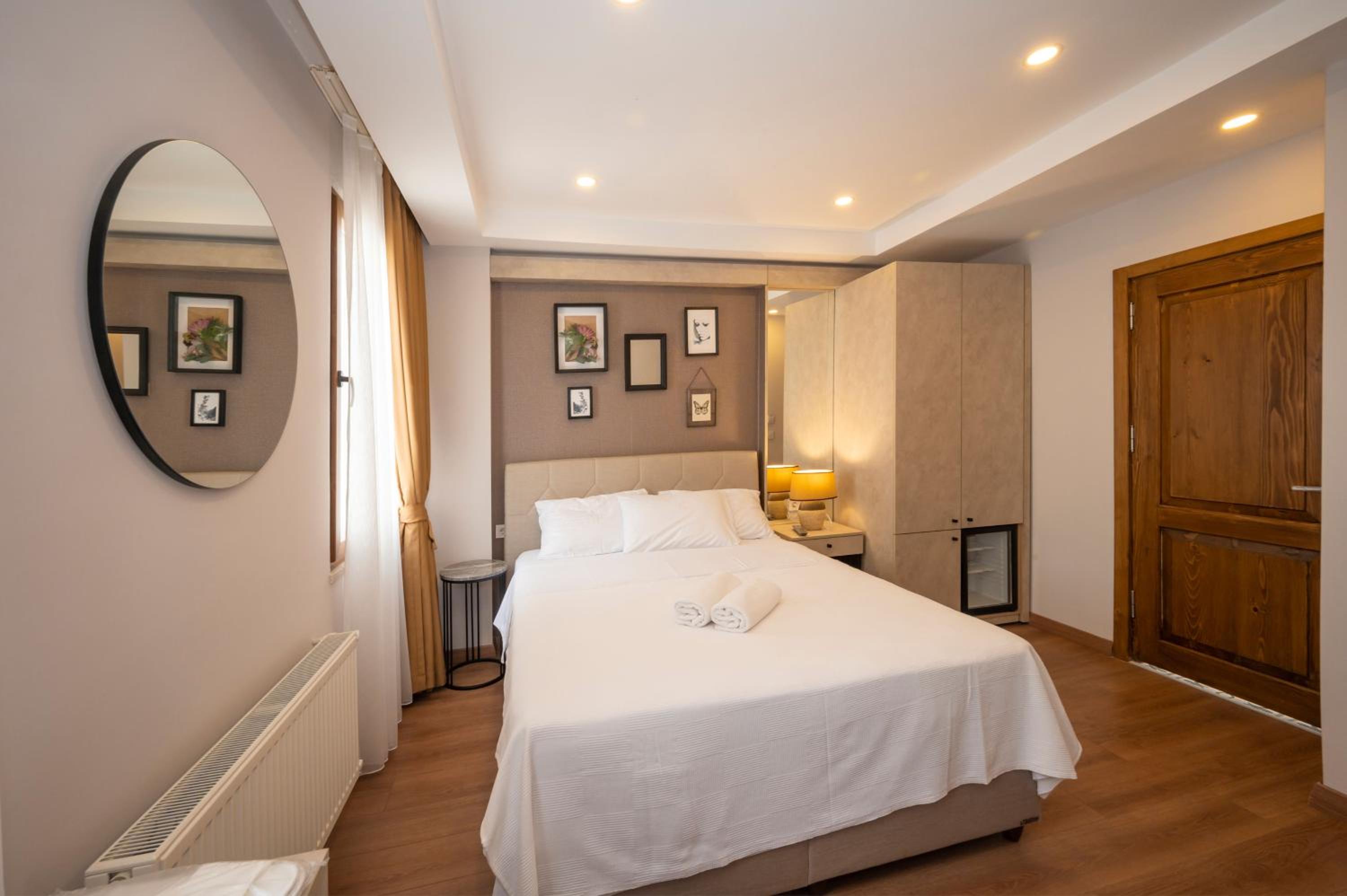 Deluxe Double Room (2 Adults + 1 Child) photo 3
