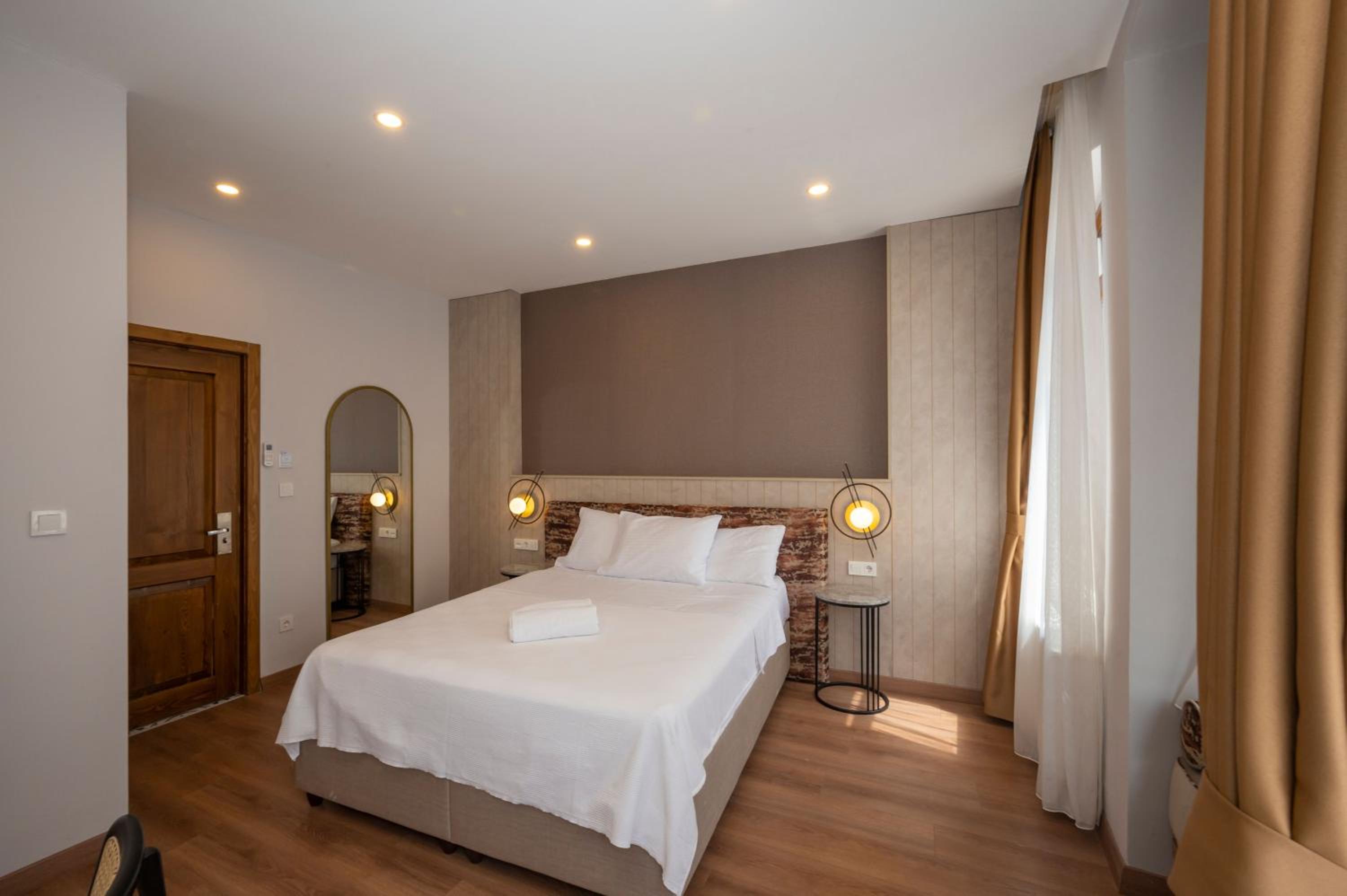 Deluxe King Room photo 2