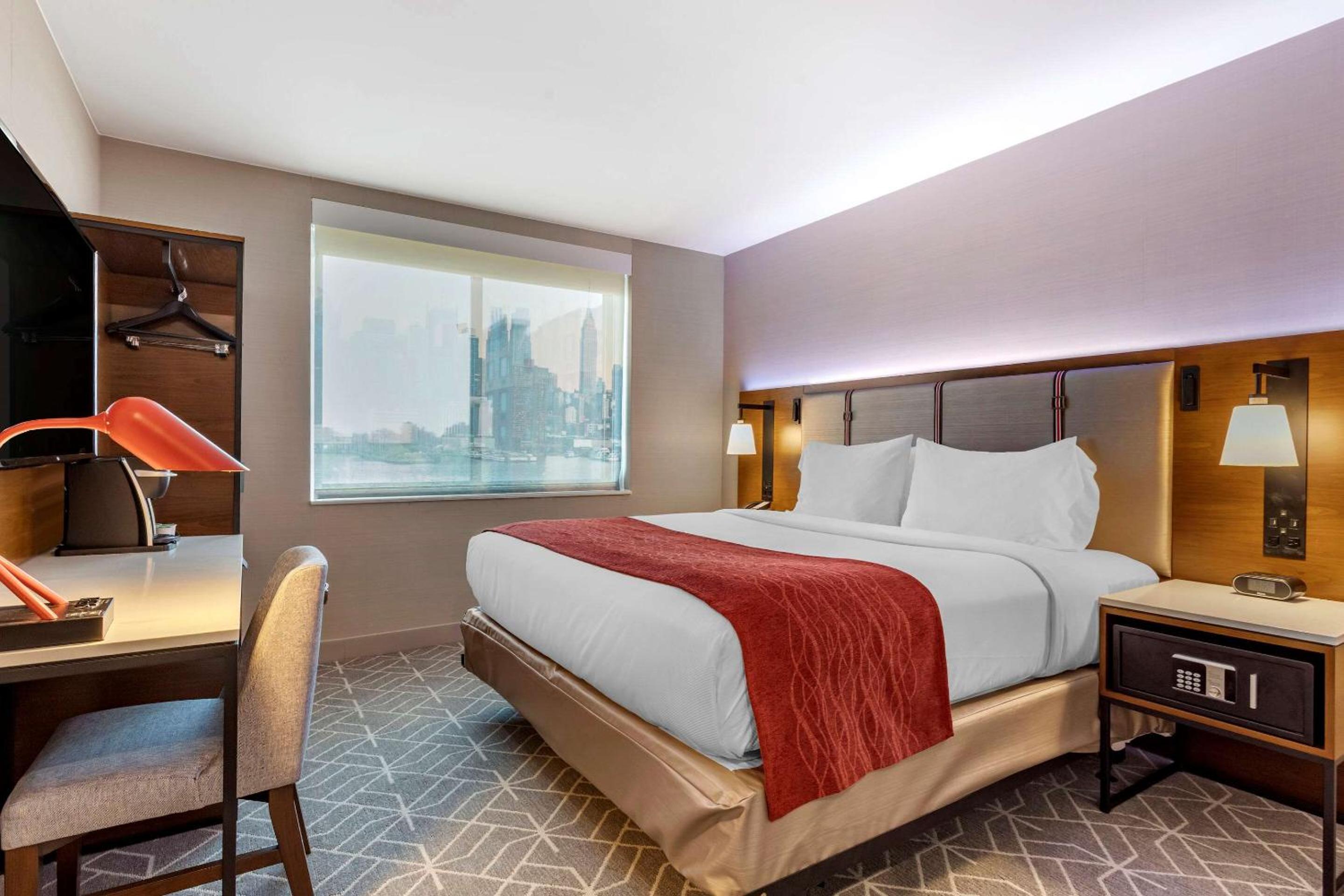 King Room - Accessible/Non Smoking - Photo 2