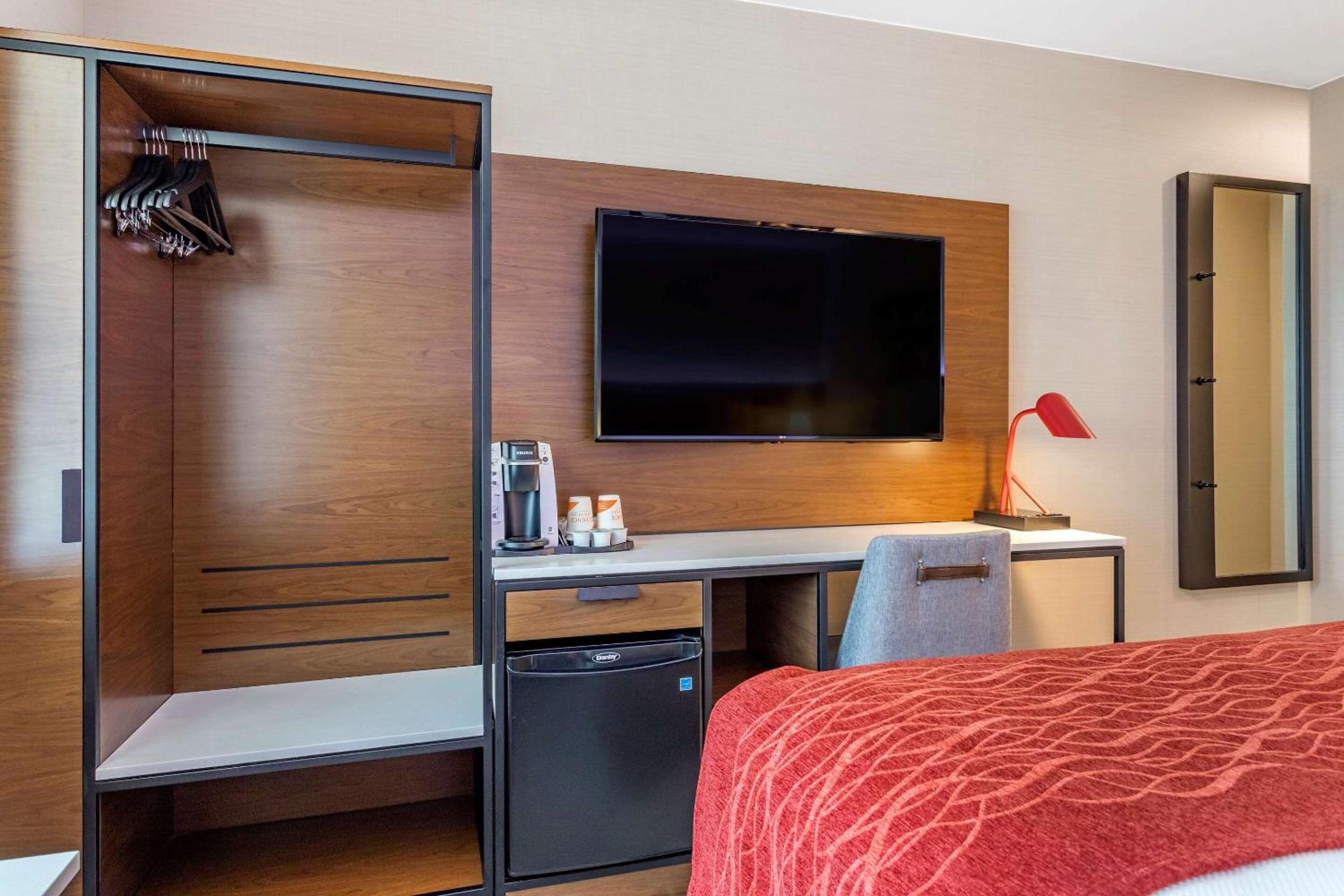 Standard King Room - Non Smoking - Photo 3