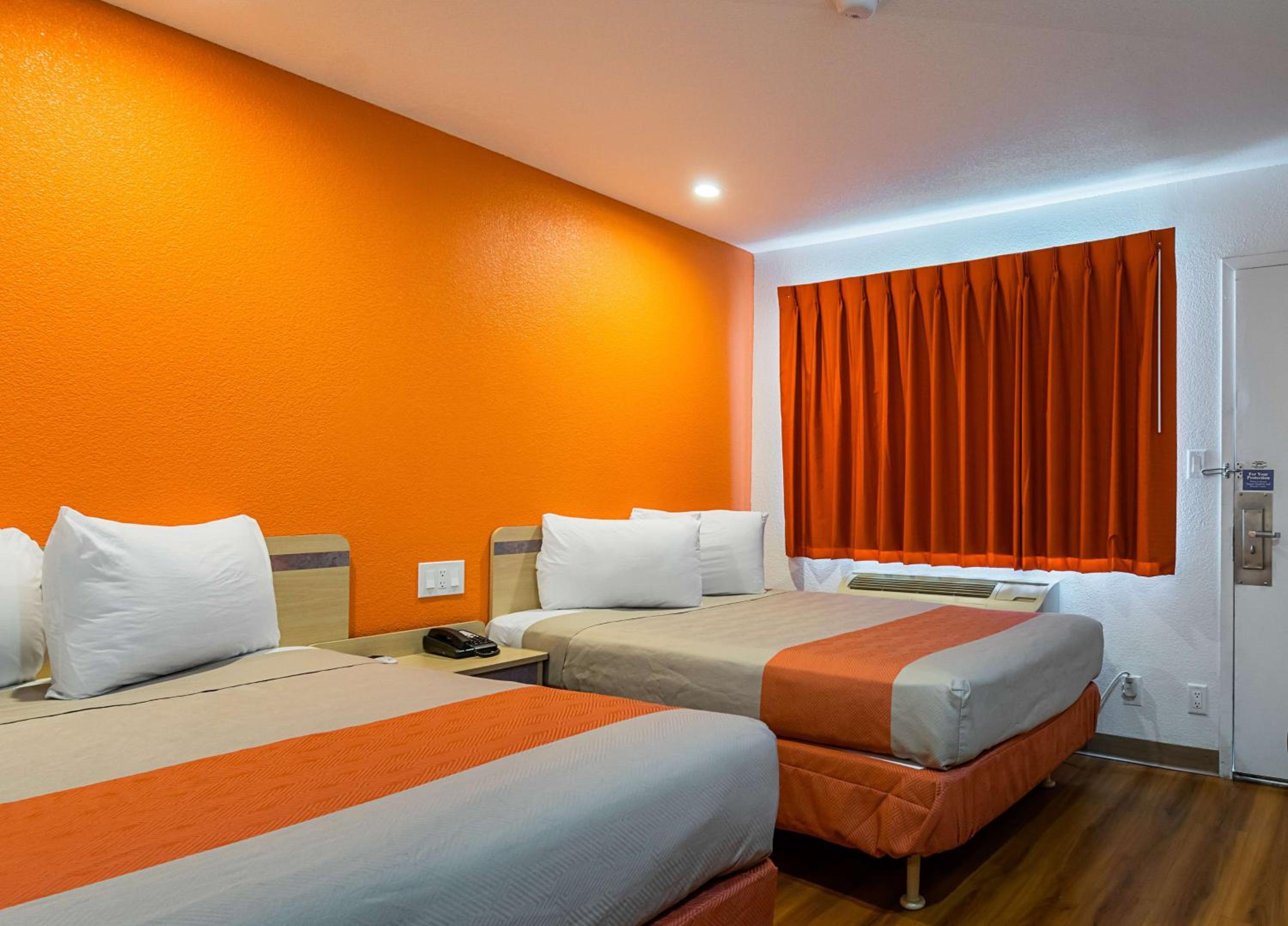 2 Full Beds | Non-Smoking