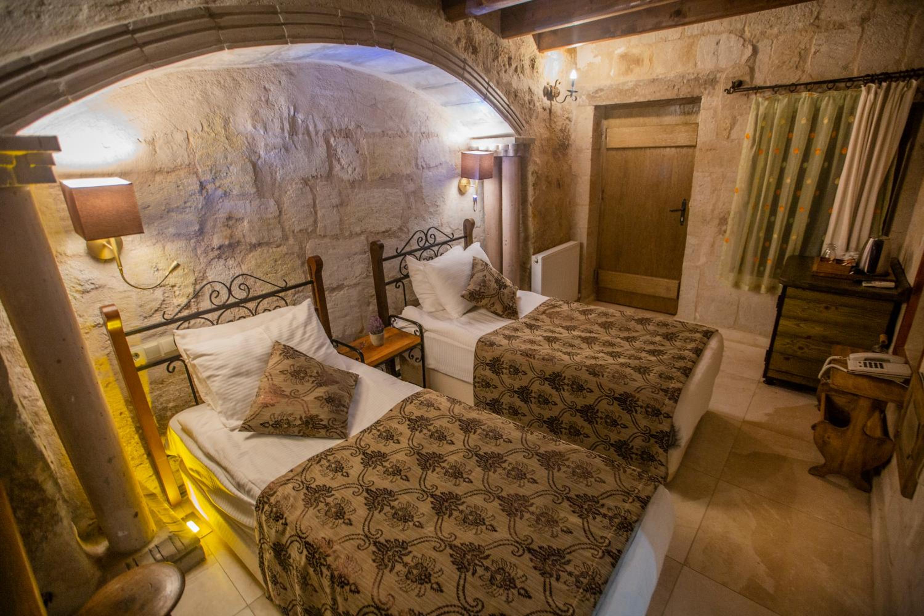 Twin Room - Photo 2