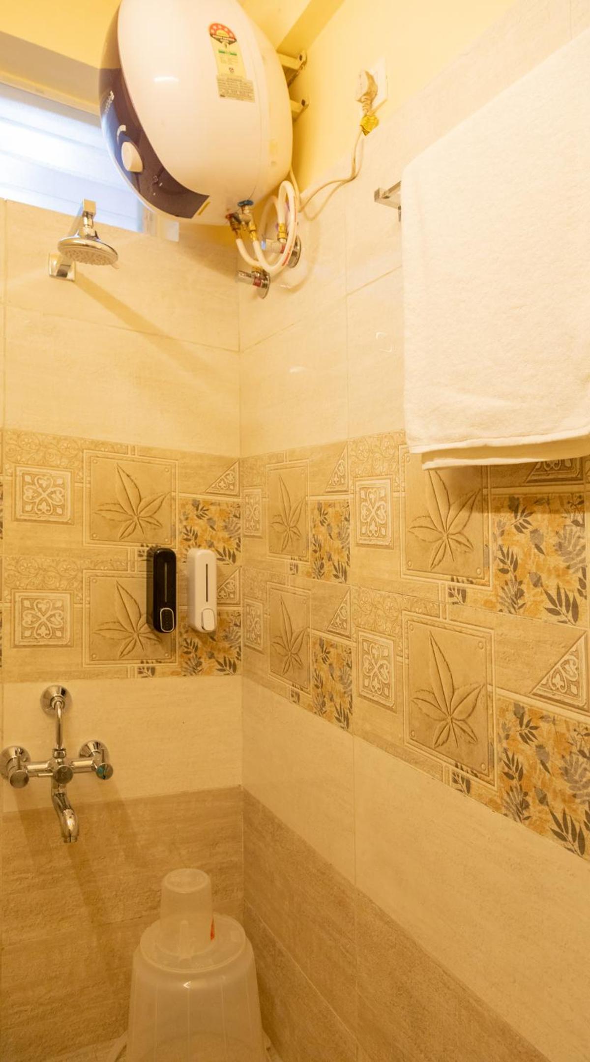 Standard King Room - Photo 4