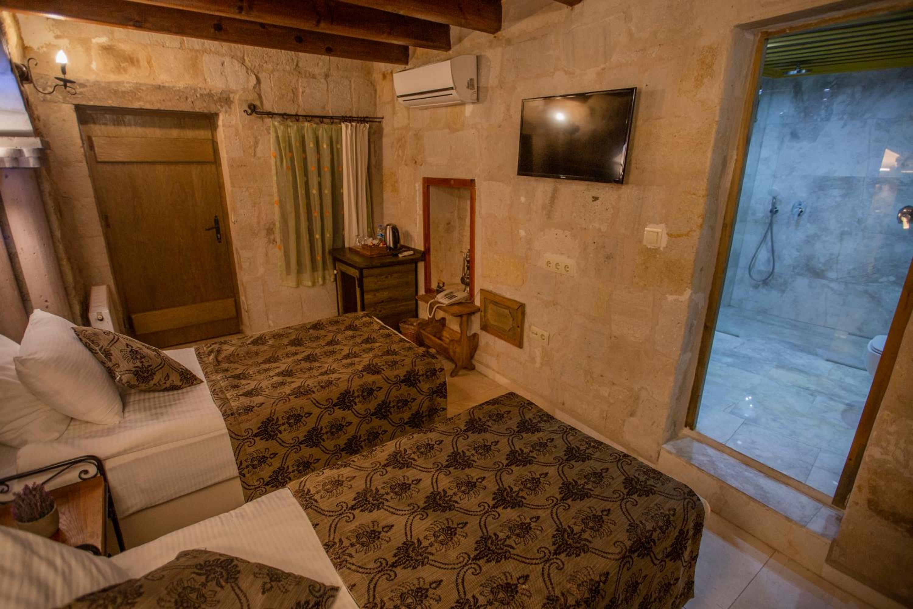 Twin Room - Photo 3