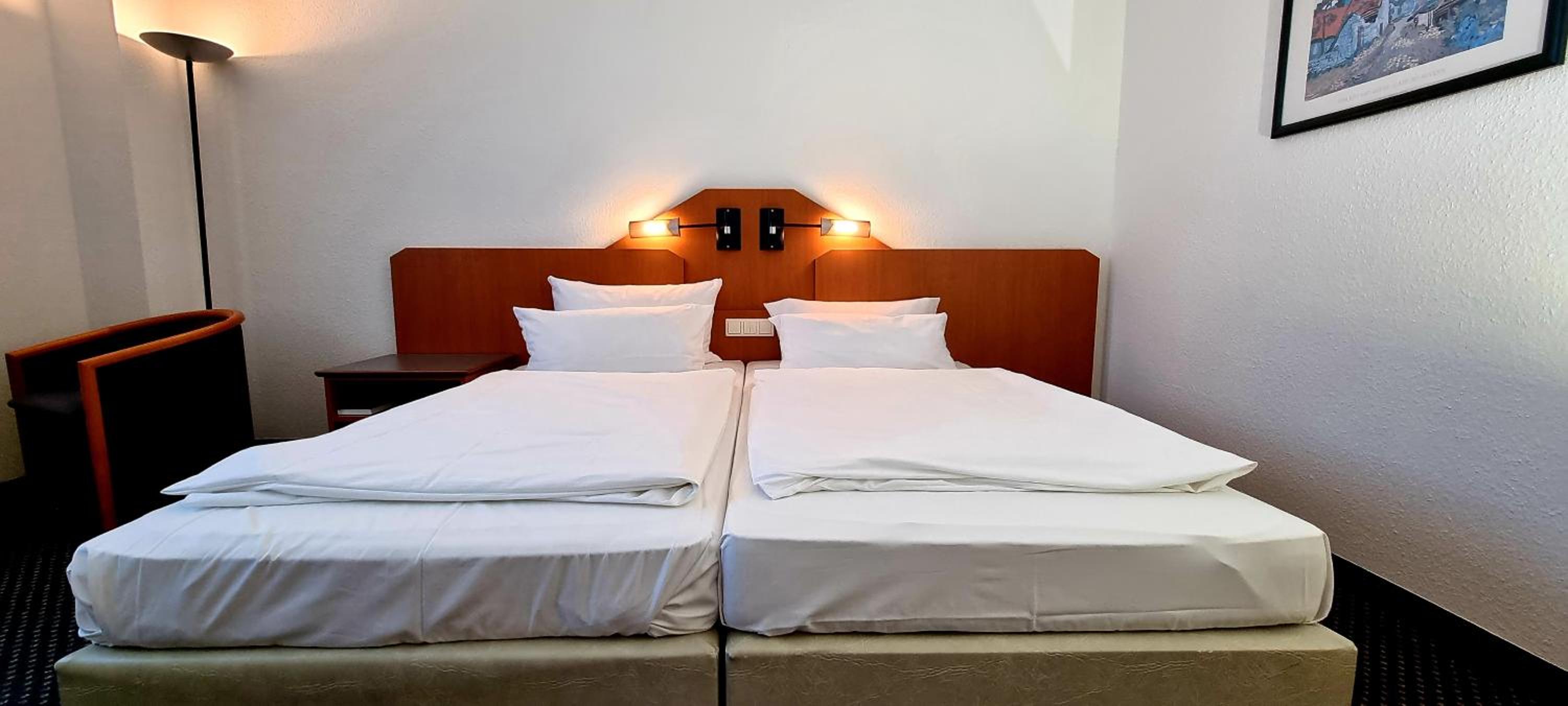 Large Double Room - Photo 2