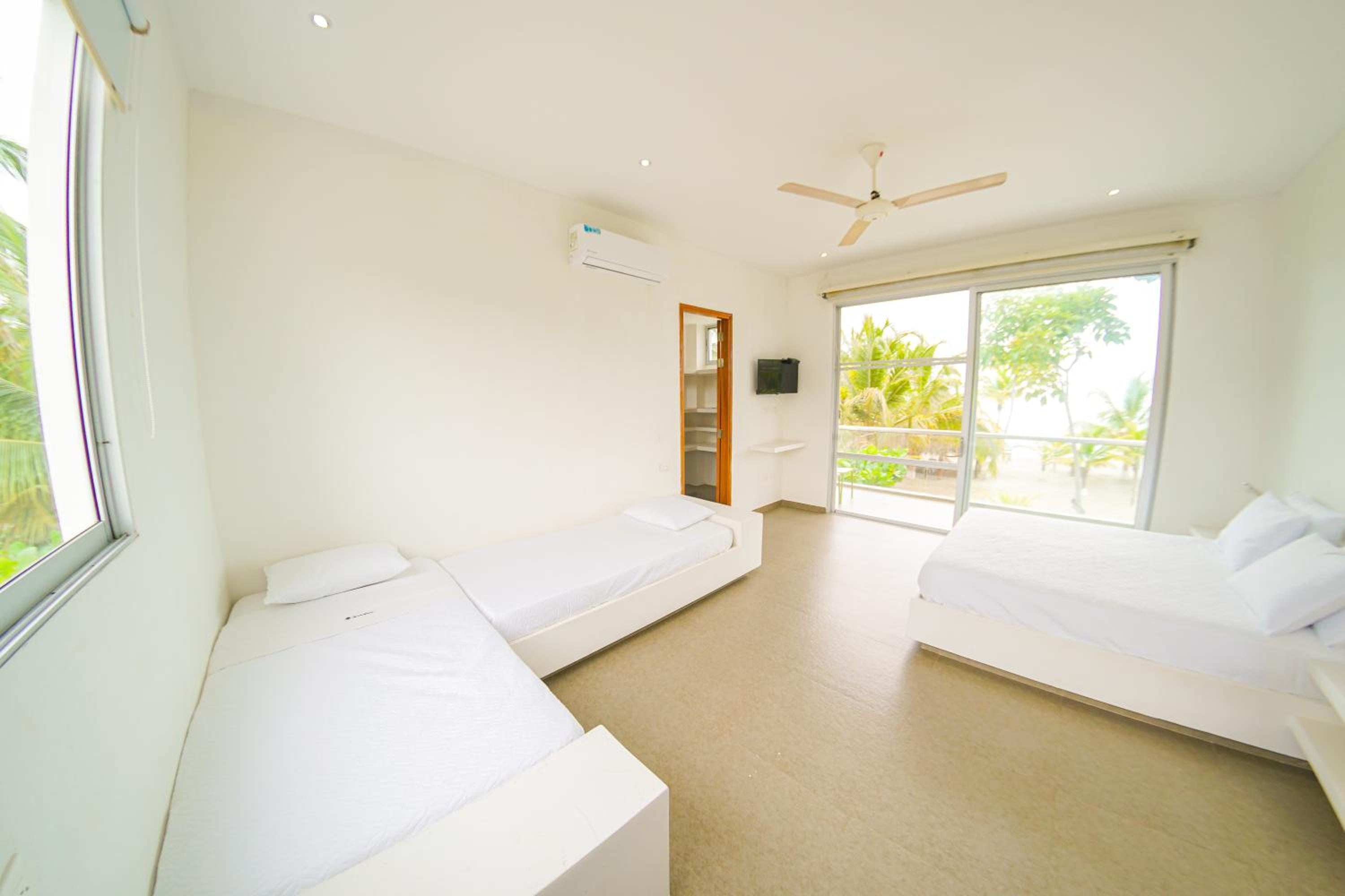 Quadruple Room with Sea View photo 3