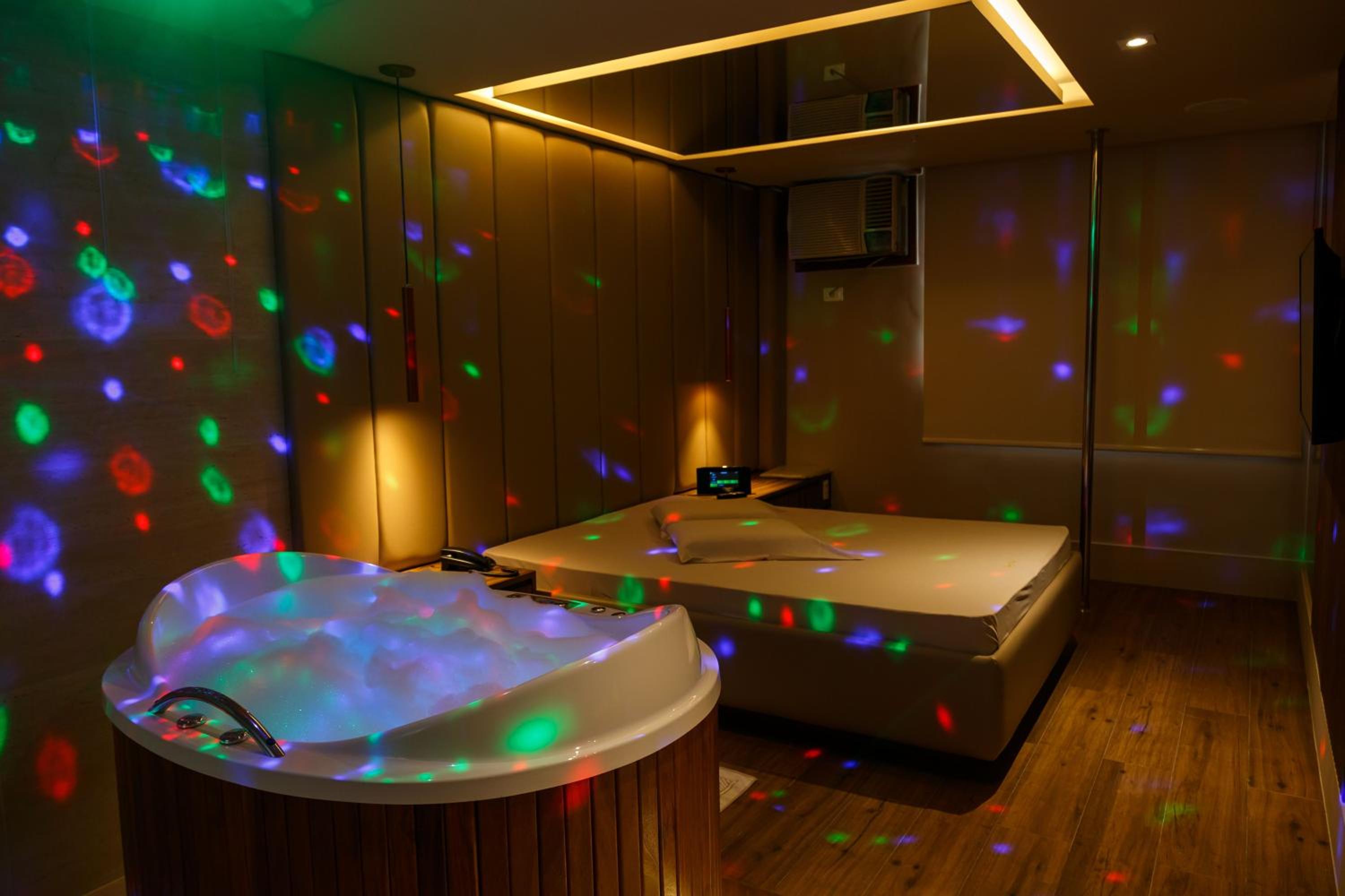 Deluxe Suite with Spa Bath