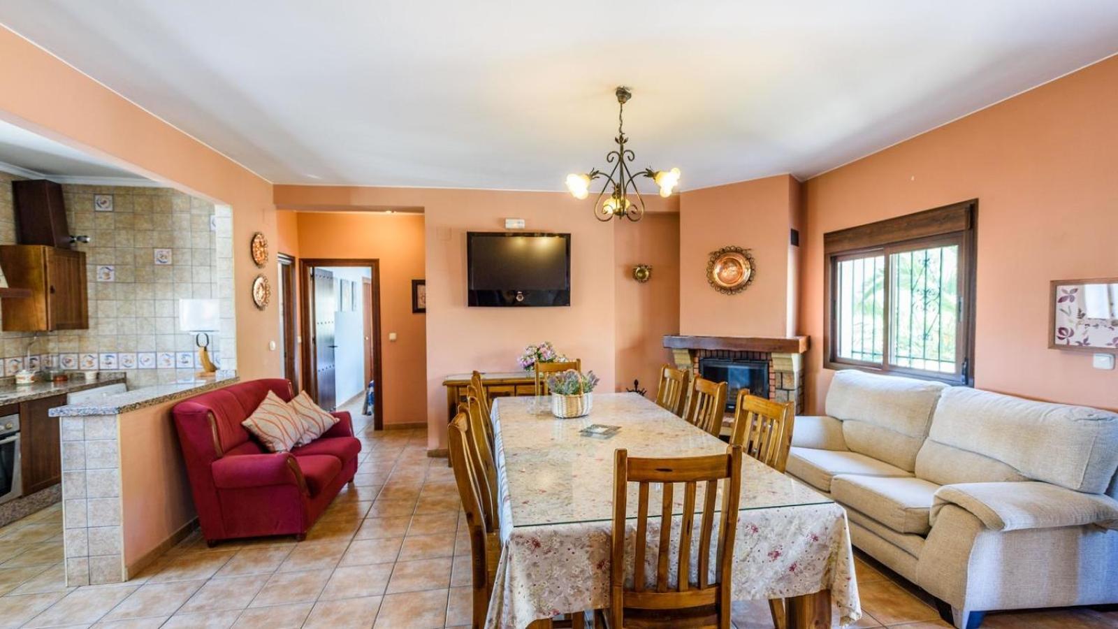 Six-Bedroom Villa photo 3