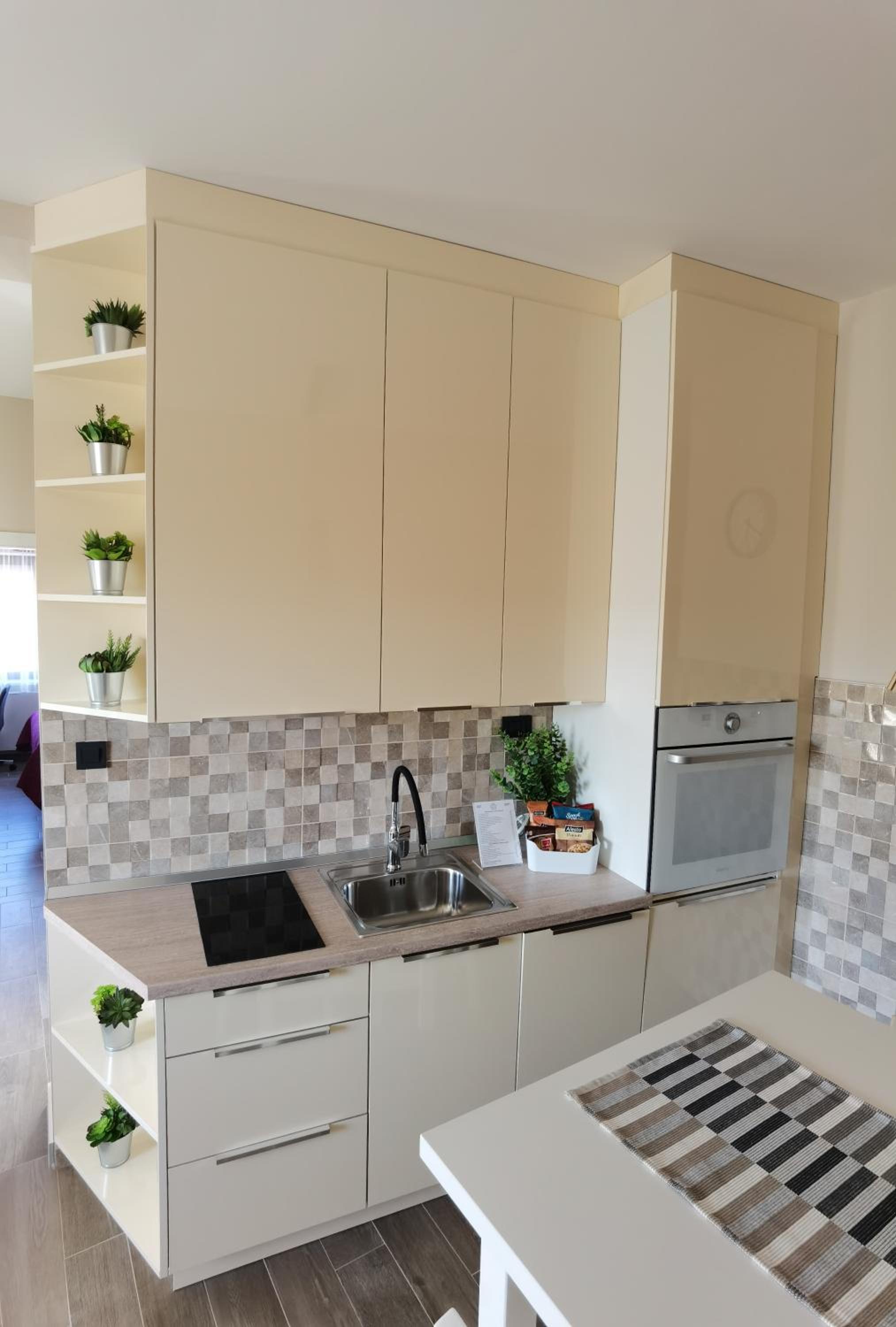 Deluxe Two-Bedroom Apartment with City View - Photo 39