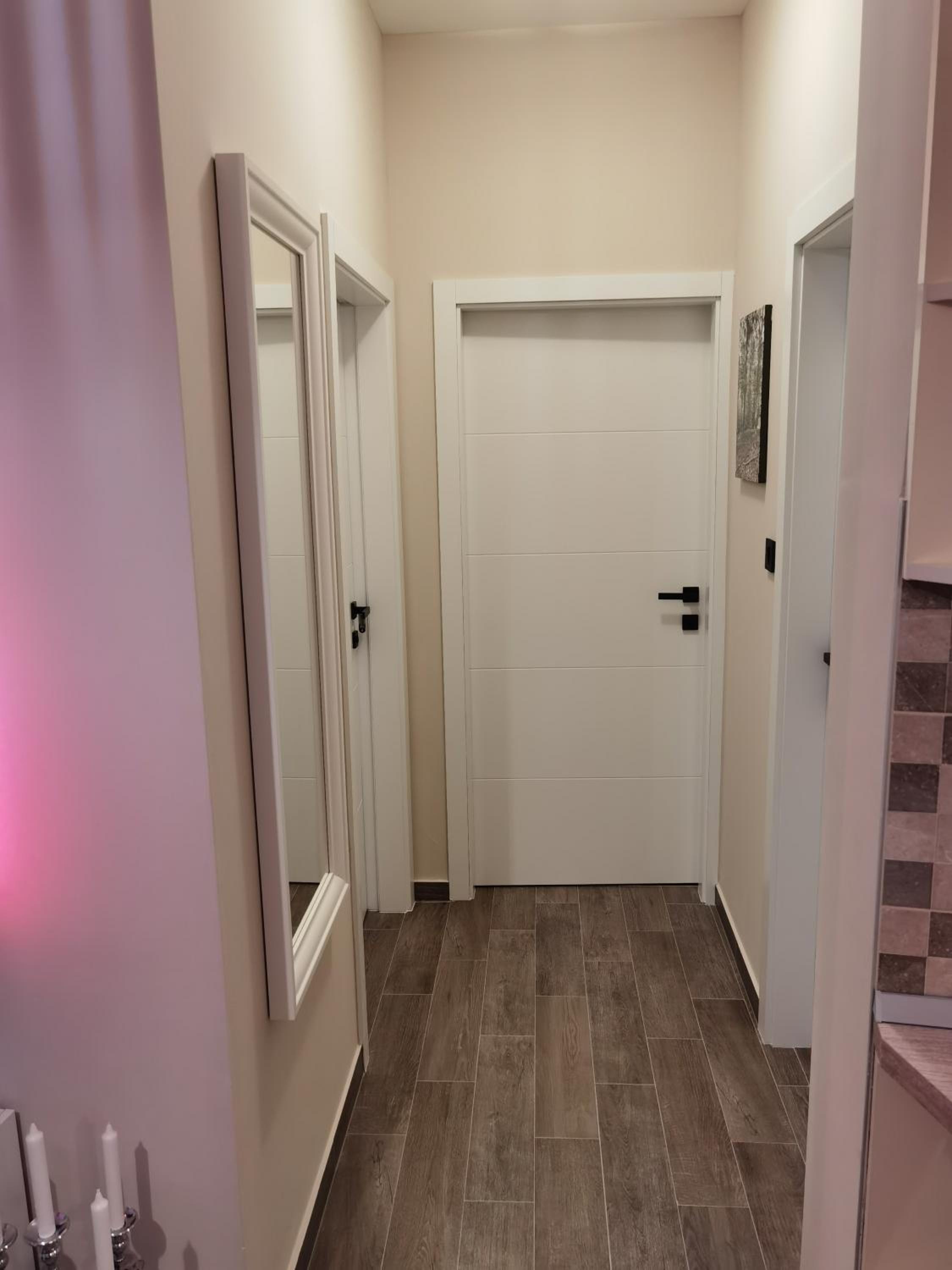 Deluxe Two-Bedroom Apartment with City View - Photo 4