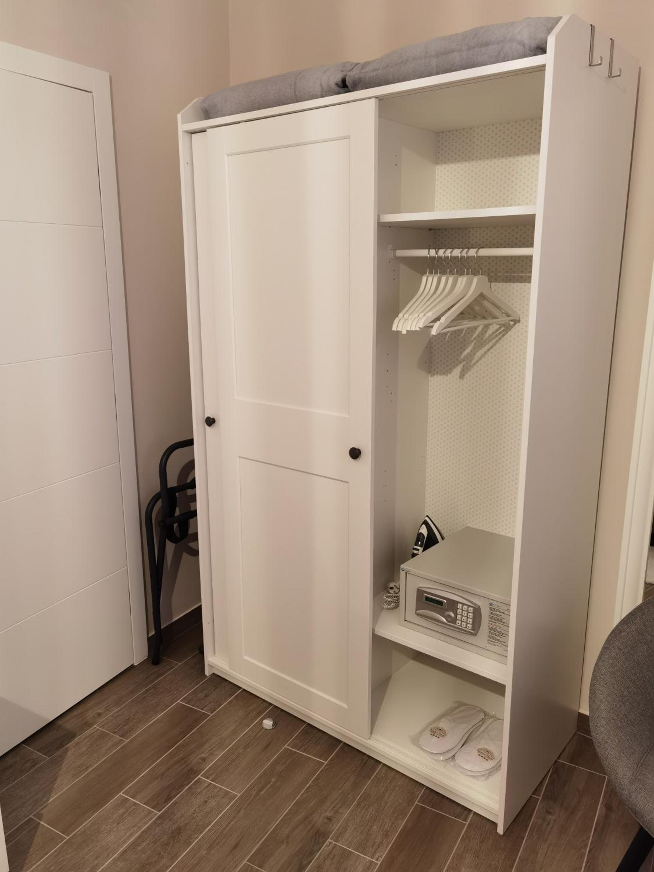 Deluxe Two-Bedroom Apartment with City View - Photo 1