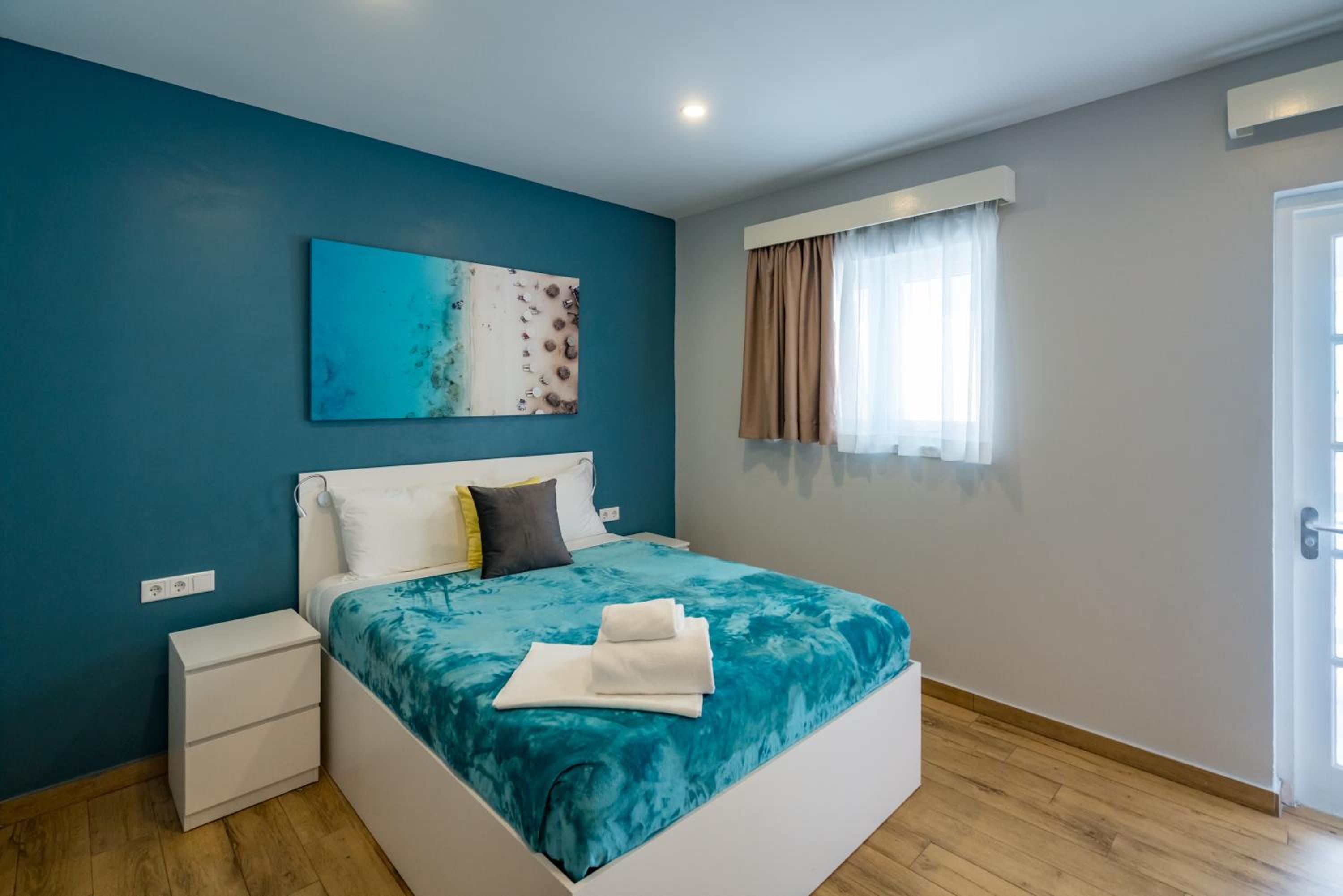 Queen Room with Pool View