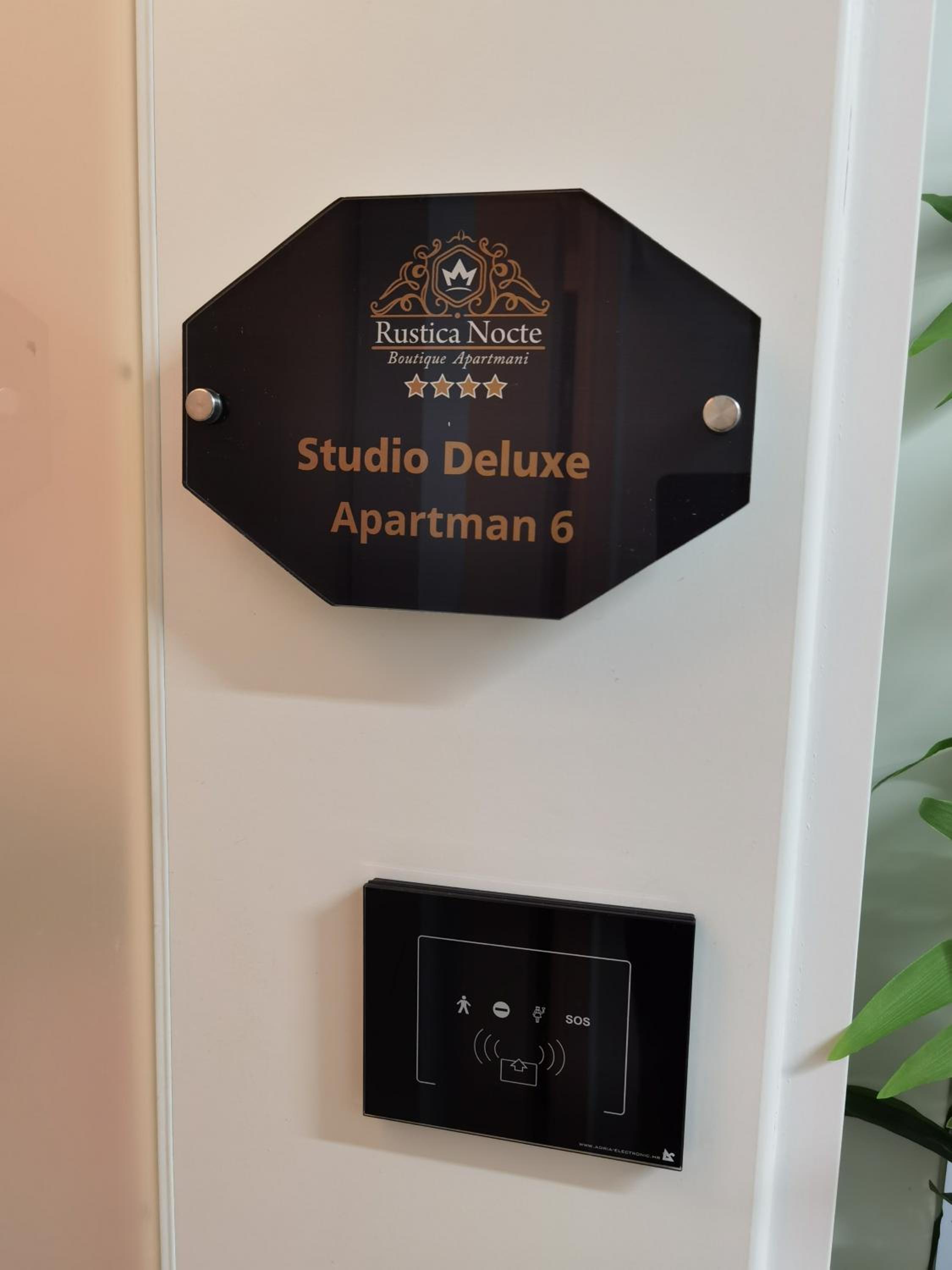 Deluxe King Studio - Photo 4