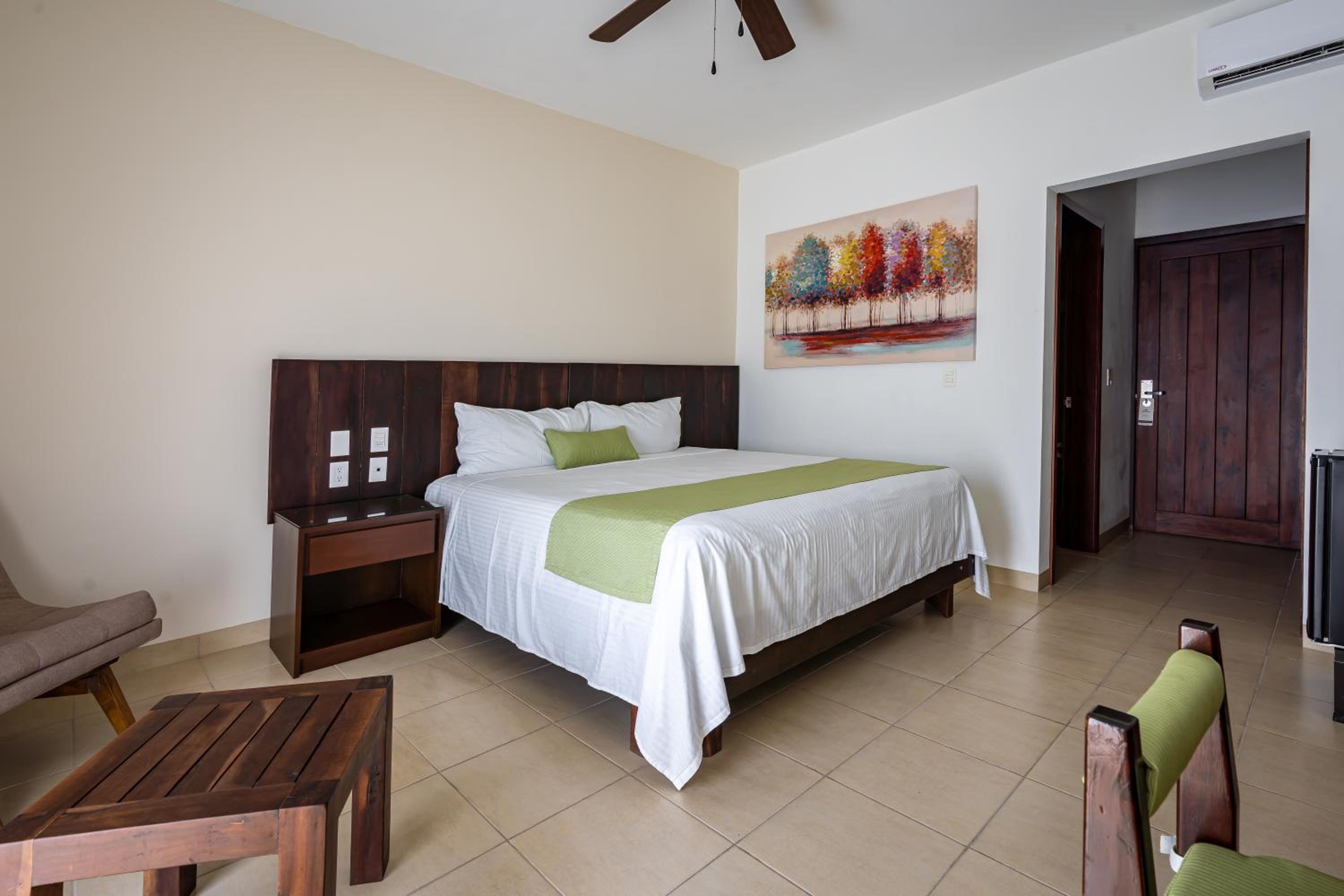 King Room with Balcony photo 2