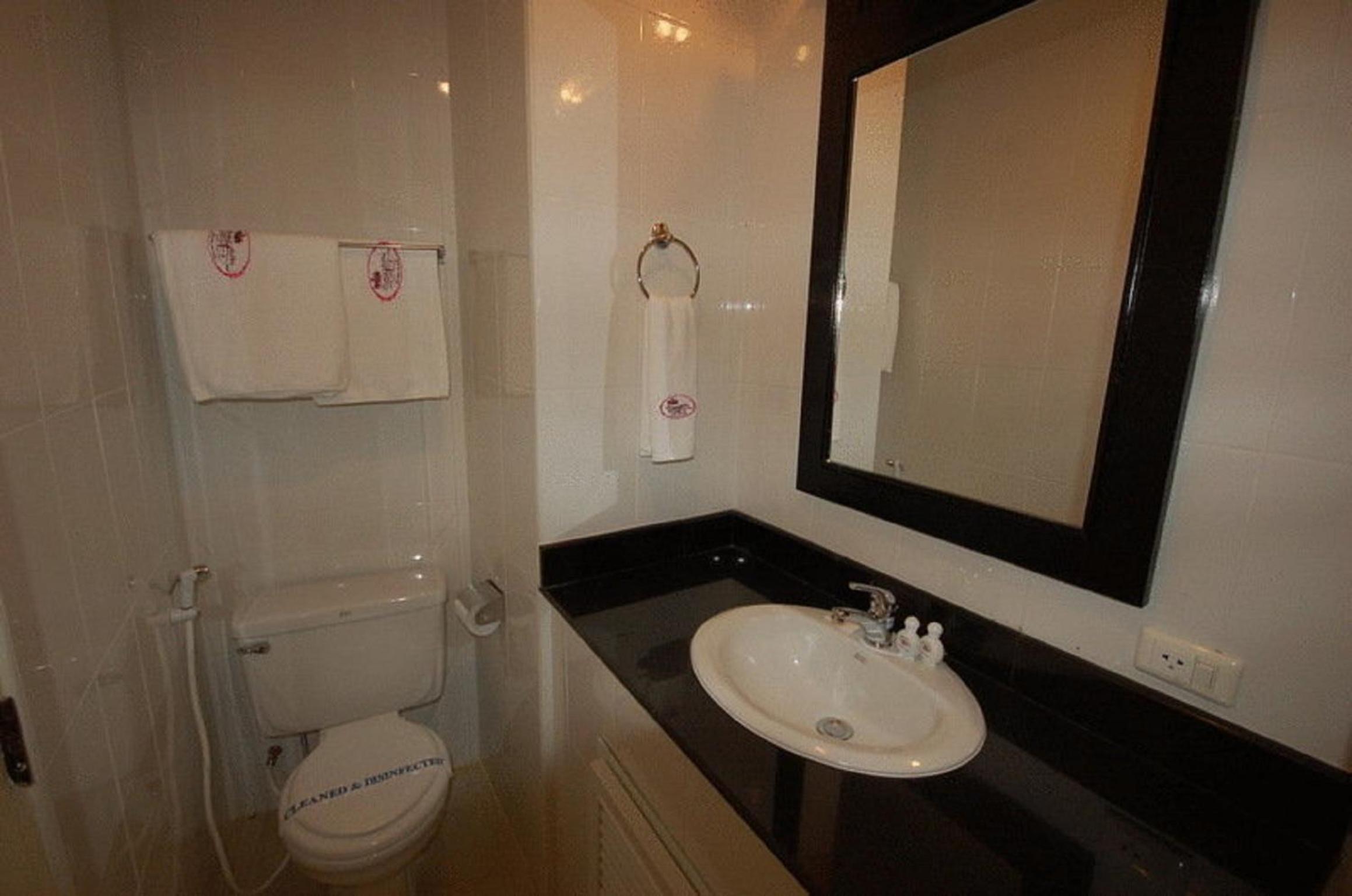Deluxe Double or Twin Room with Pool Access - Photo 4