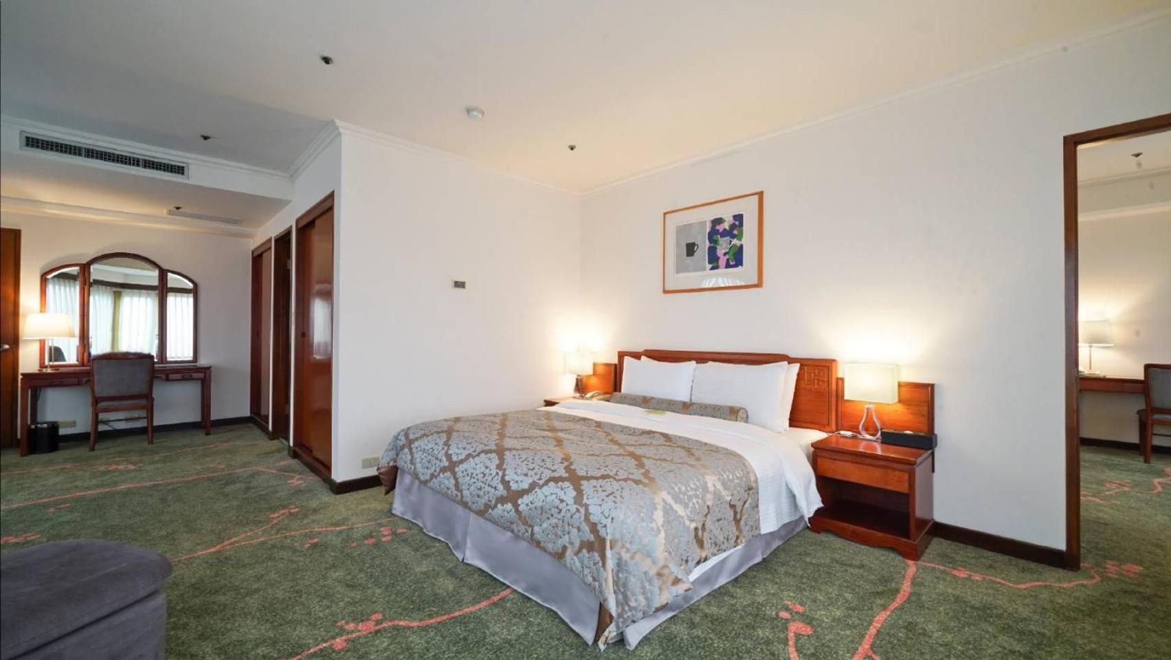 Deluxe Suite - Photo 5