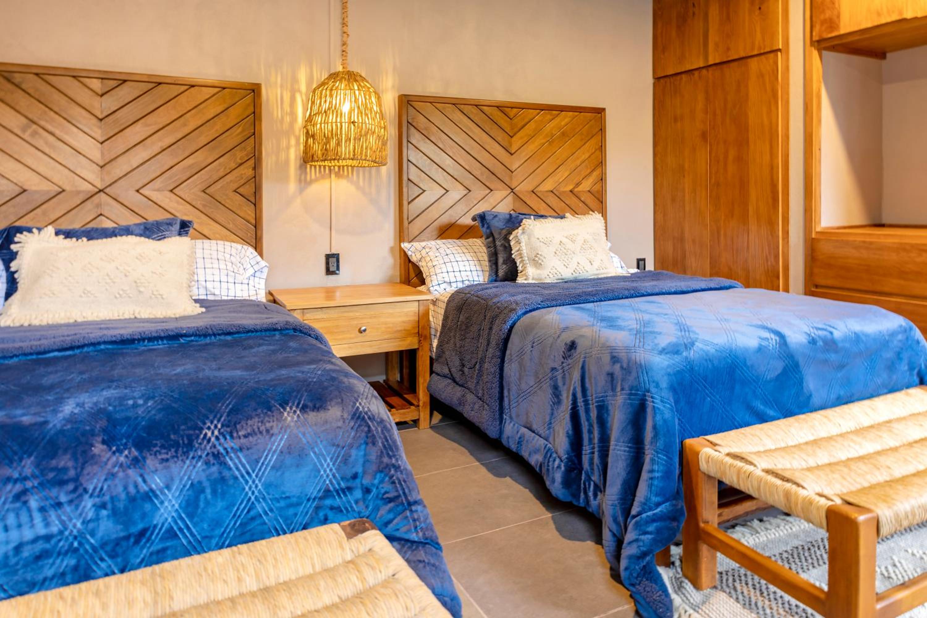 Deluxe Family Suite - Photo 9