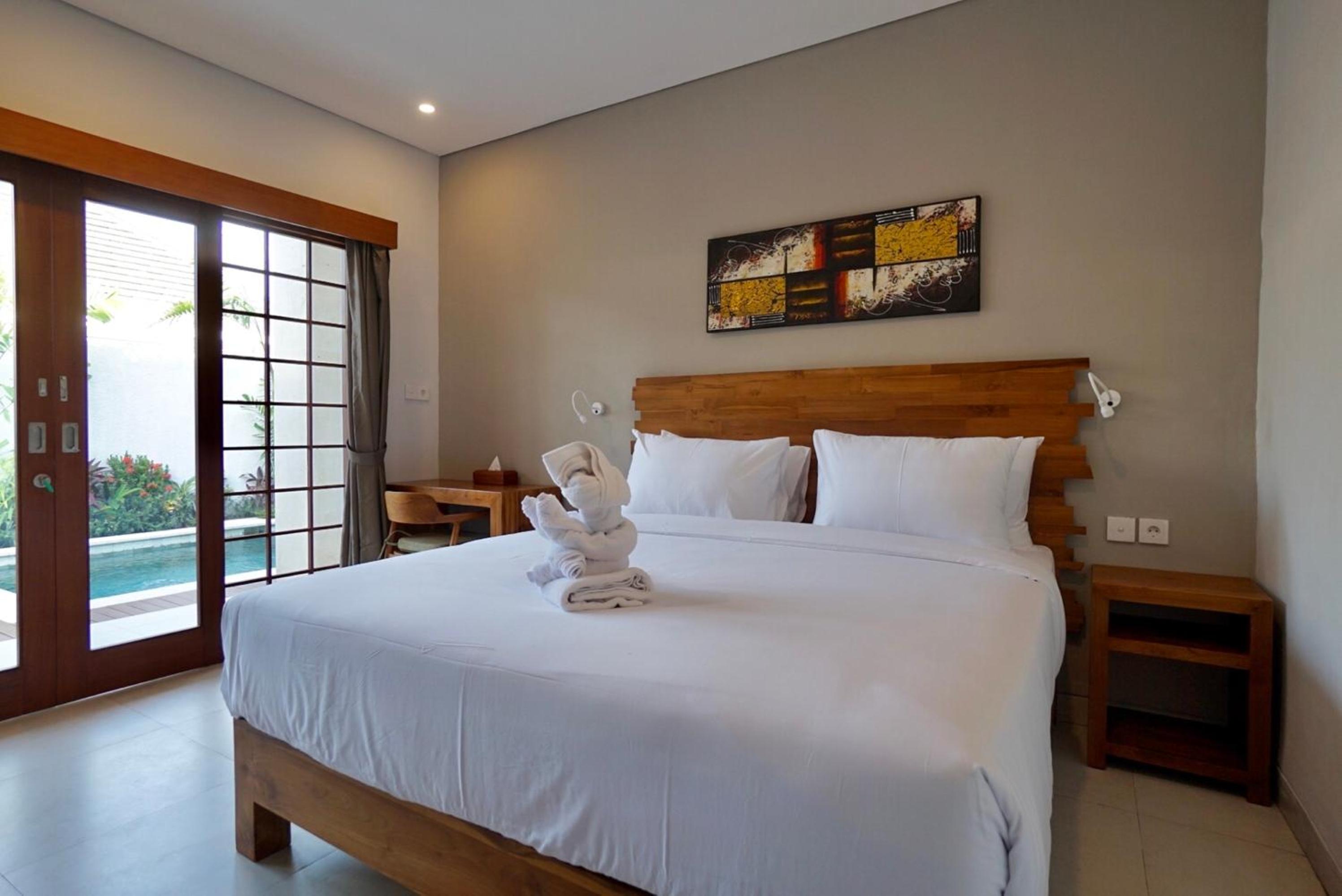Three-Bedroom Villa - Photo 11