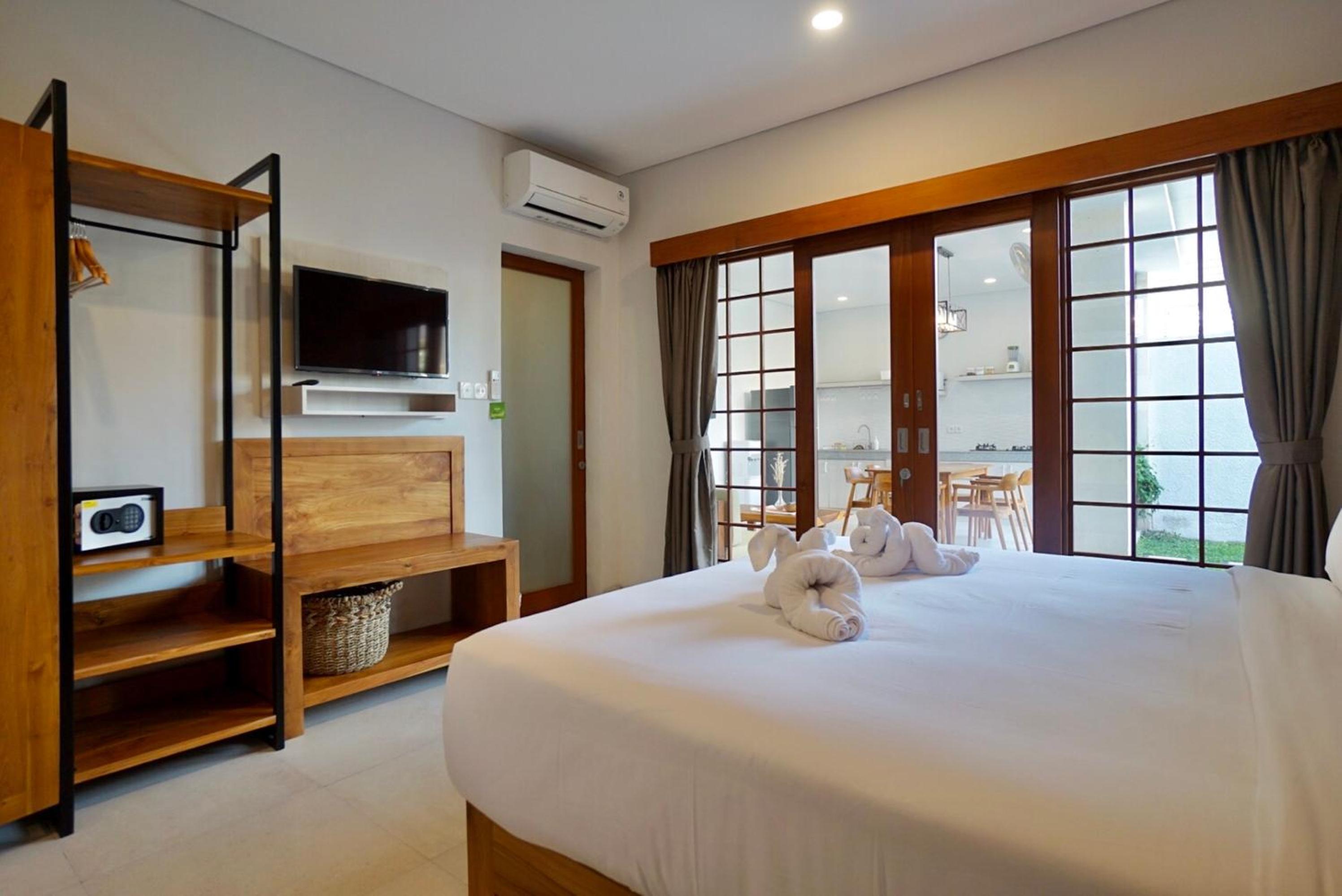 Three-Bedroom Villa - Photo 10