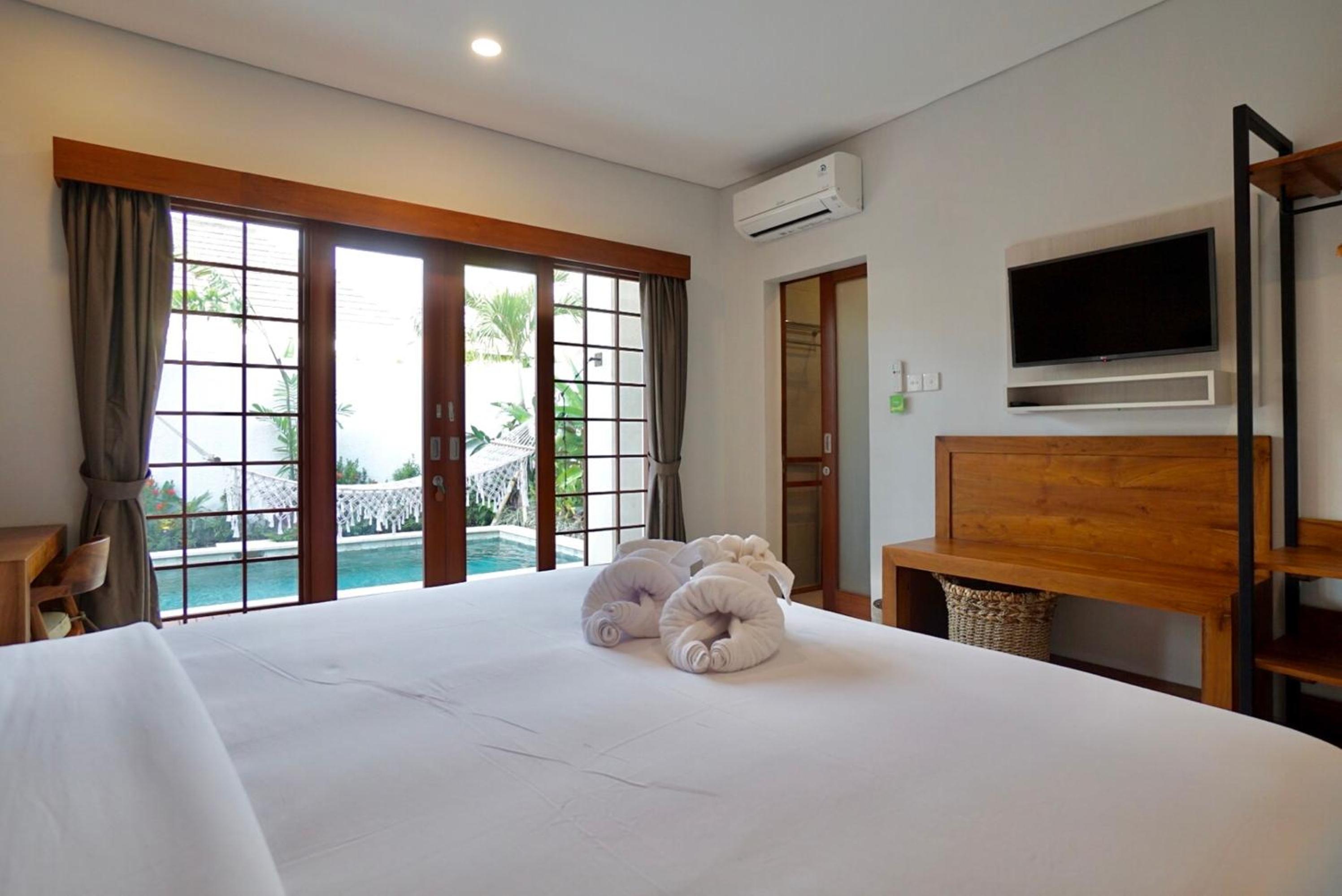 Three-Bedroom Villa - Photo 9