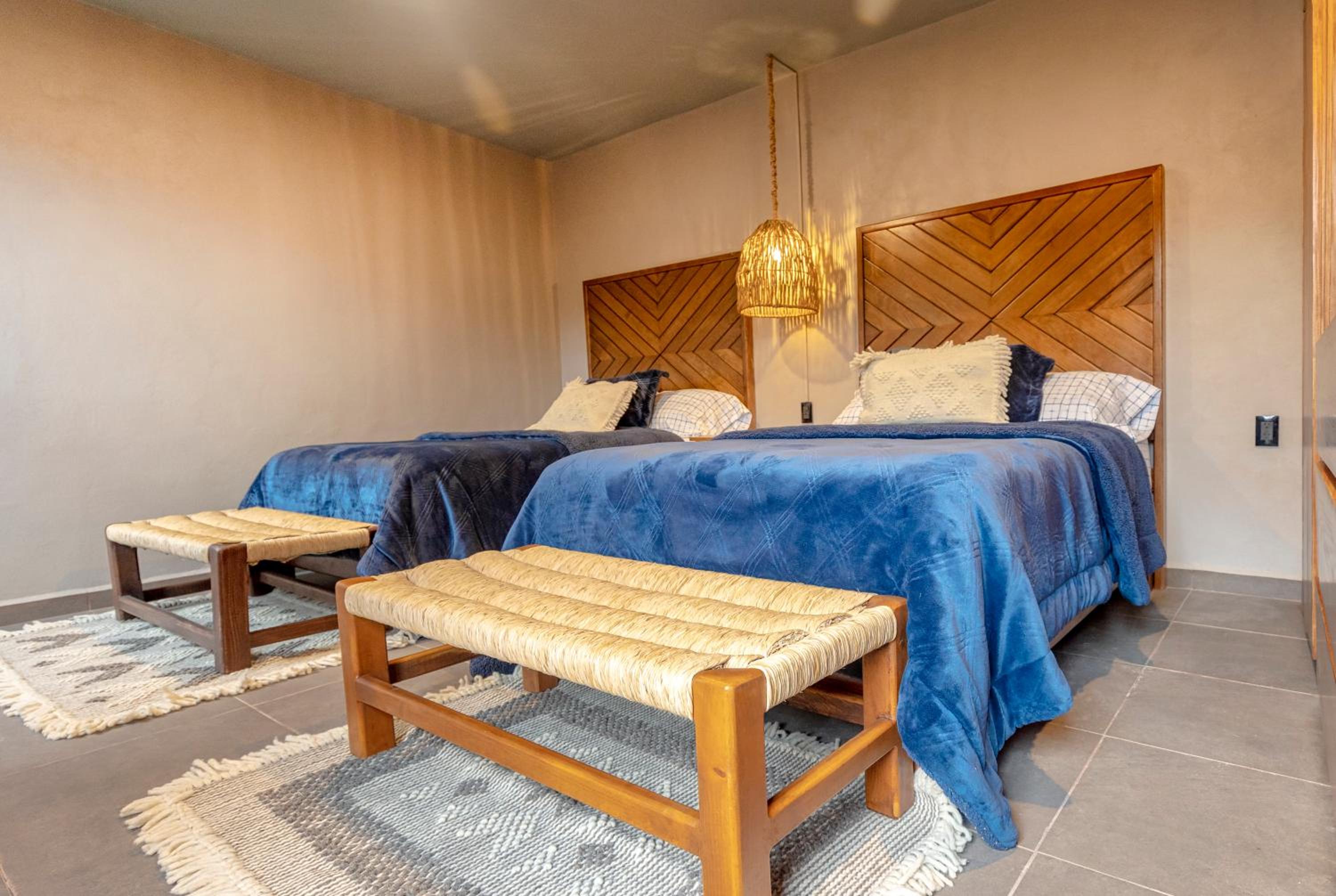 Deluxe Family Suite - Photo 10