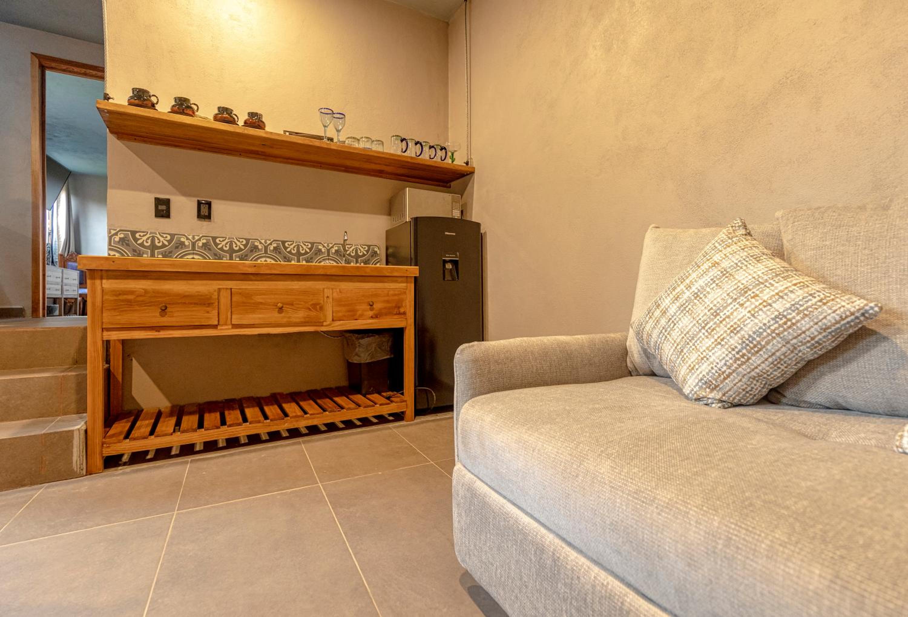 Deluxe Family Suite - Photo 8