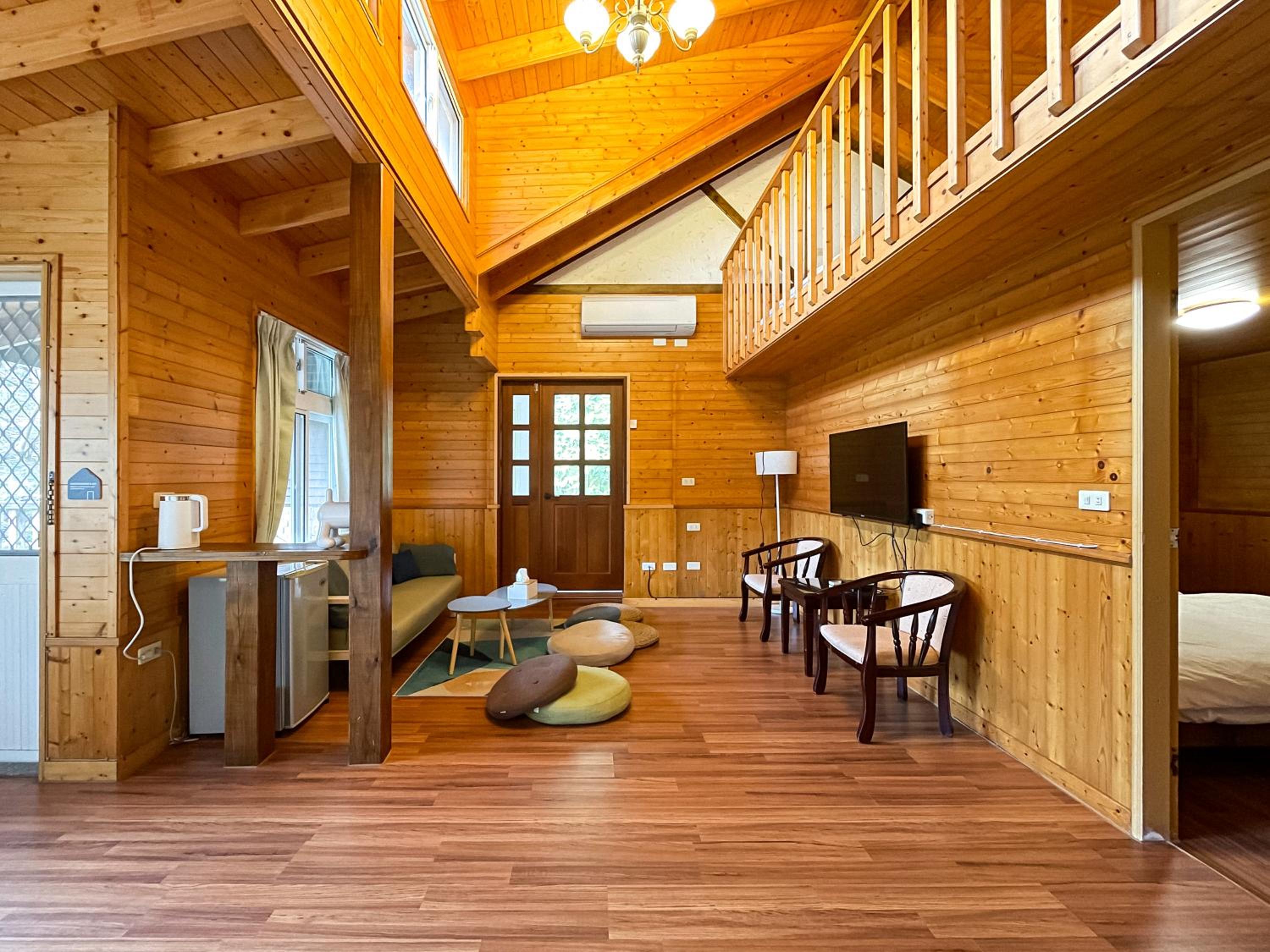 Family Room with Mountain View photo 1